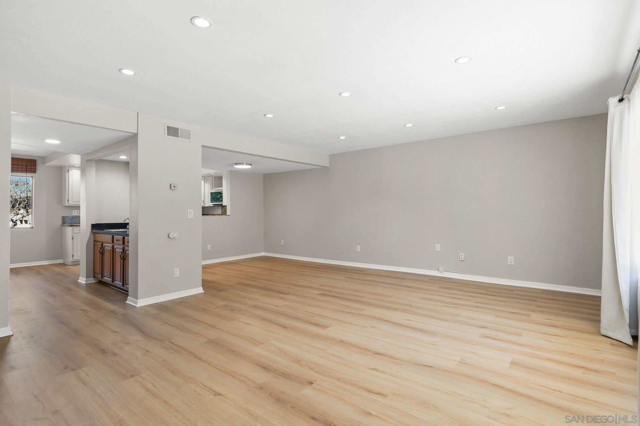 Detail Gallery Image 3 of 36 For 835  E Ave  #B,  Coronado,  CA 92118 - 3 Beds | 2/1 Baths