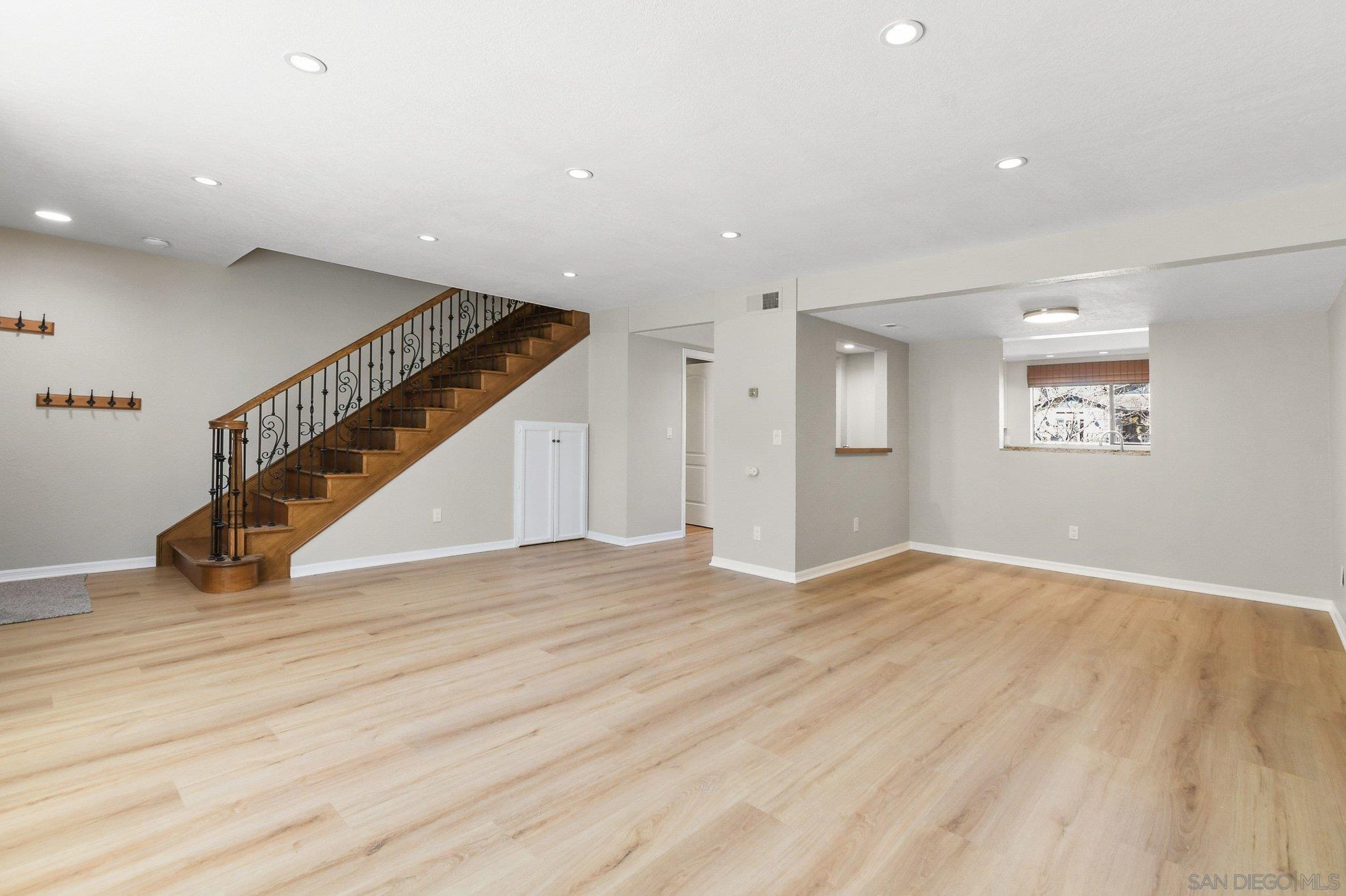 Detail Gallery Image 7 of 36 For 835  E Ave  #B,  Coronado,  CA 92118 - 3 Beds | 2/1 Baths