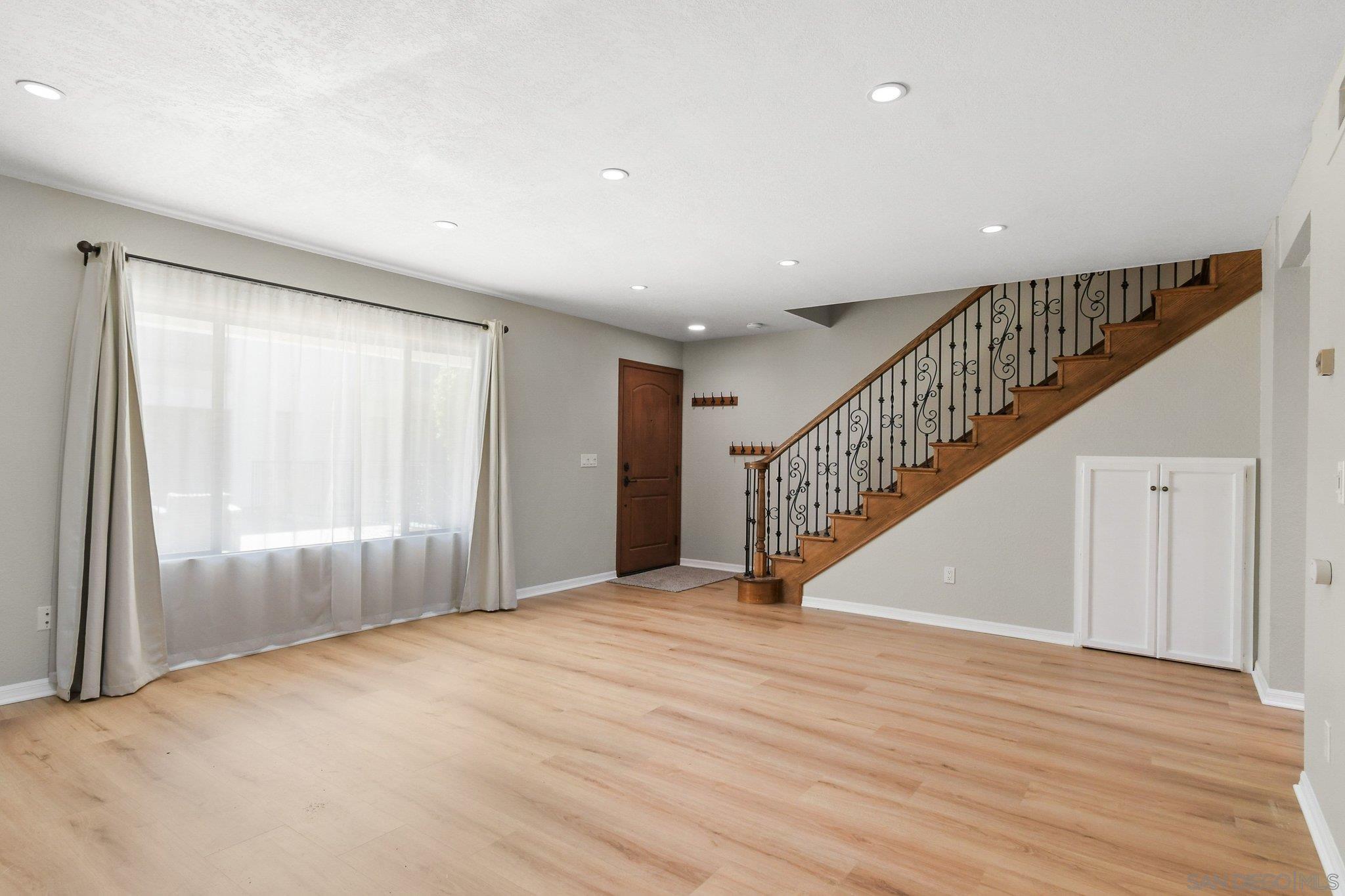 Detail Gallery Image 8 of 36 For 835  E Ave  #B,  Coronado,  CA 92118 - 3 Beds | 2/1 Baths