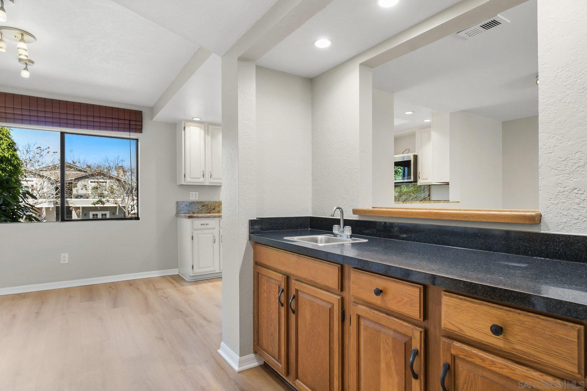 Detail Gallery Image 9 of 36 For 835  E Ave  #B,  Coronado,  CA 92118 - 3 Beds | 2/1 Baths