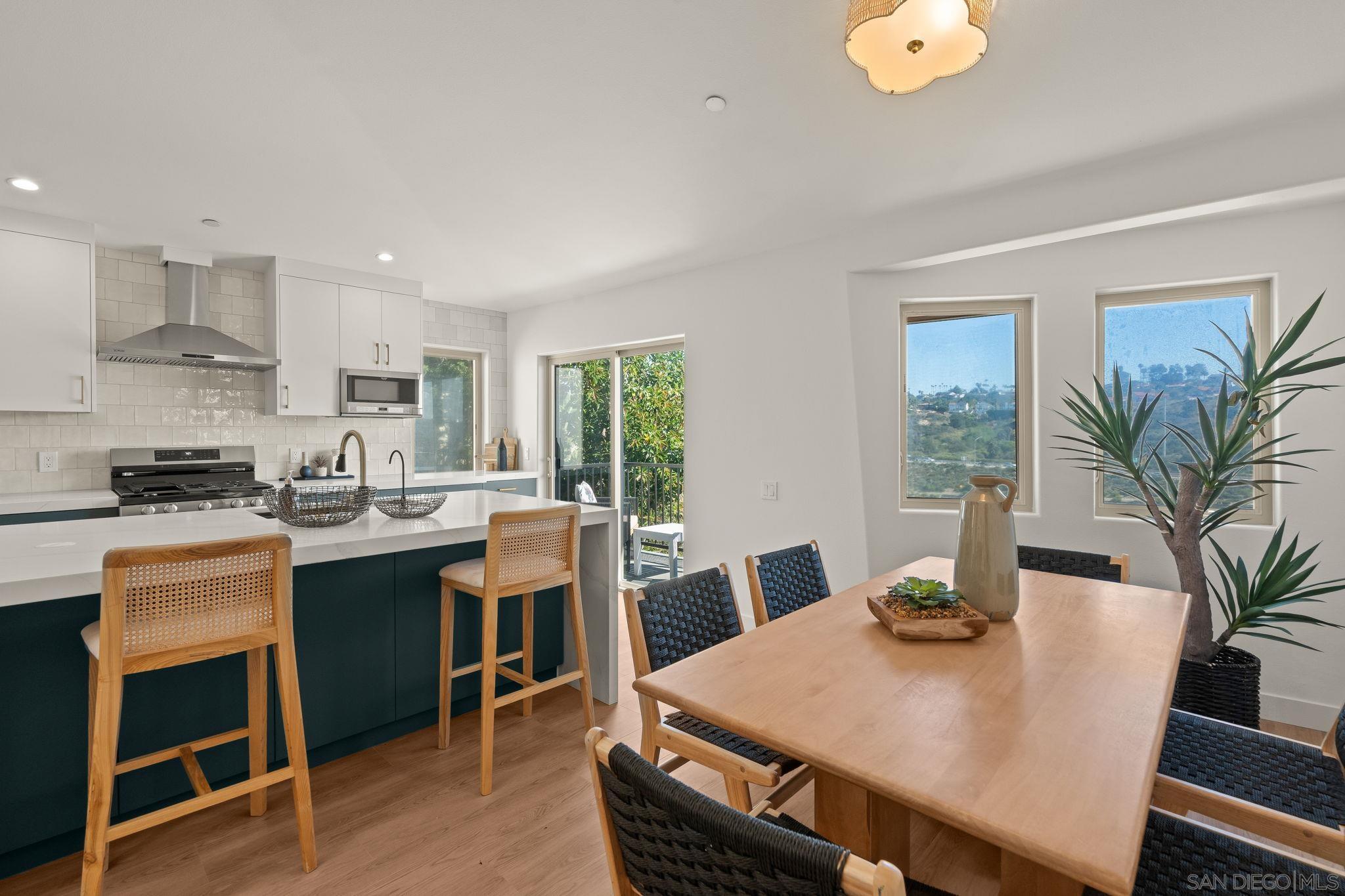 Detail Gallery Image 11 of 33 For 2483  Oxford Ave, Cardiff By The Sea,  CA 92007 - 3 Beds | 3 Baths