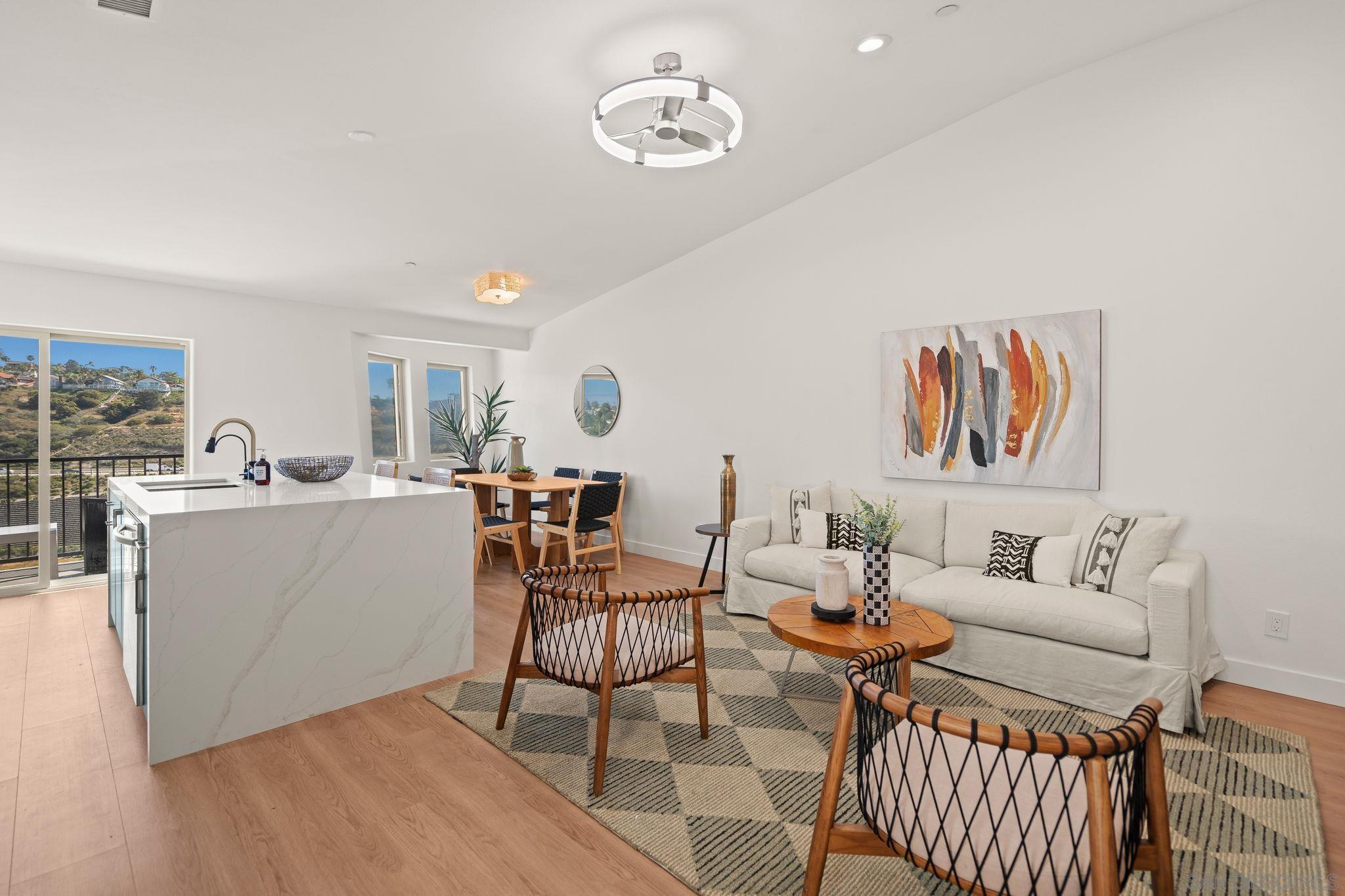 Detail Gallery Image 13 of 33 For 2483  Oxford Ave, Cardiff By The Sea,  CA 92007 - 3 Beds | 3 Baths