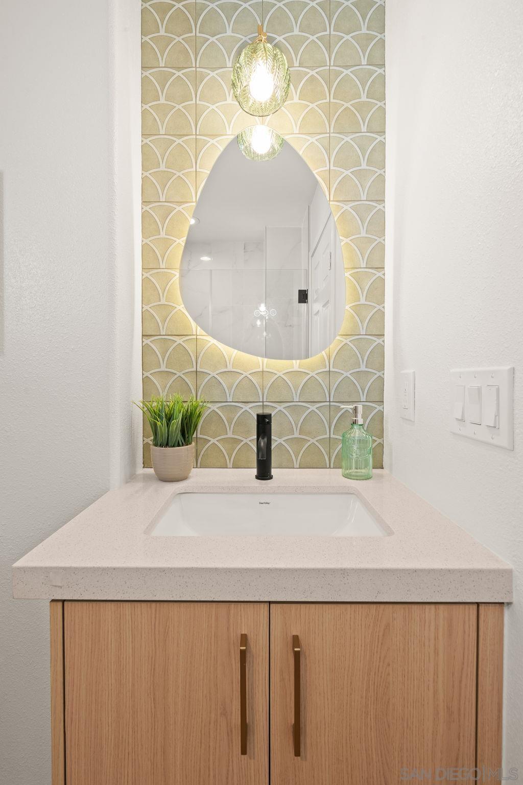 Detail Gallery Image 14 of 33 For 2483  Oxford Ave, Cardiff By The Sea,  CA 92007 - 3 Beds | 3 Baths