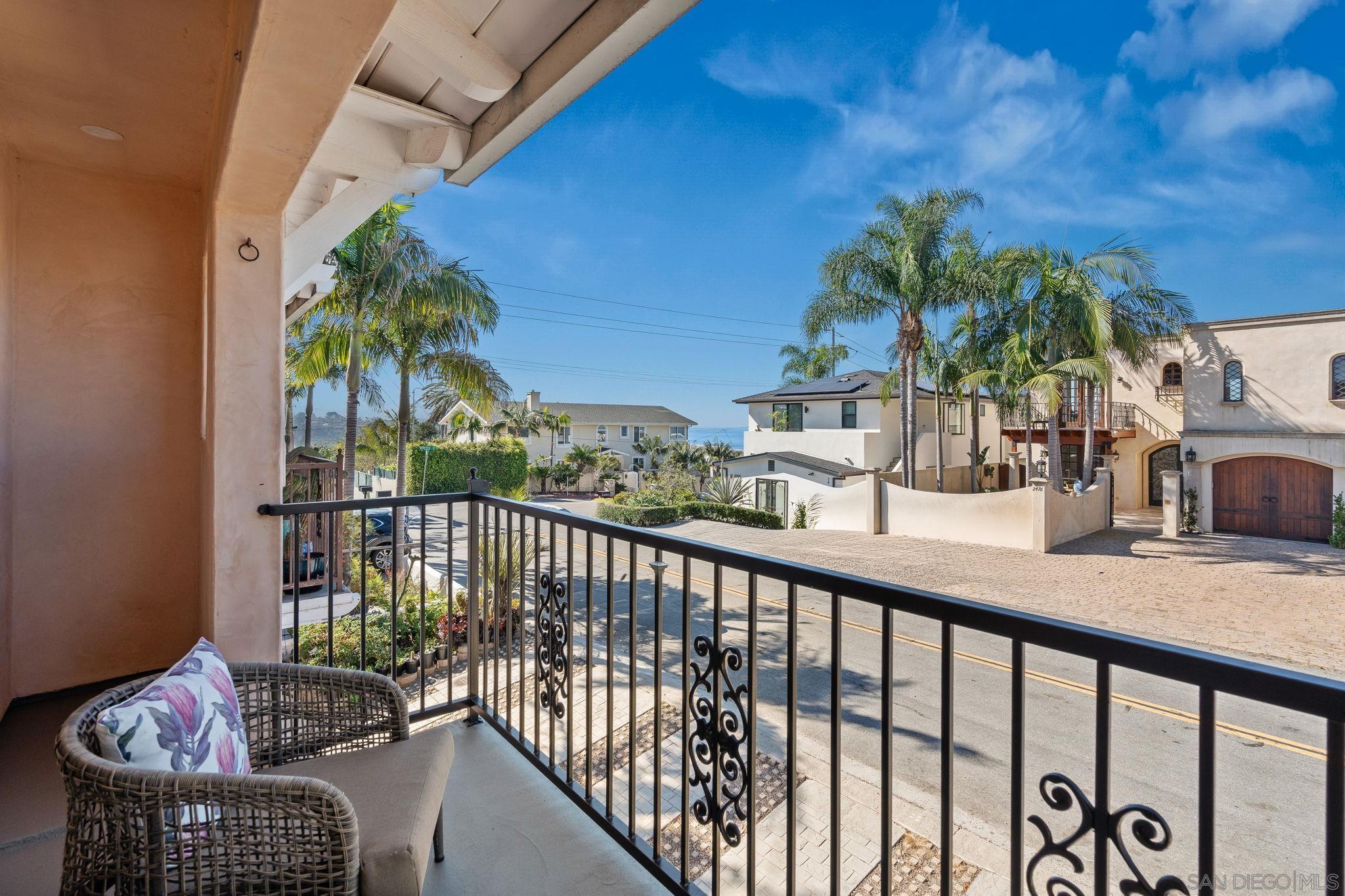 Detail Gallery Image 19 of 33 For 2483  Oxford Ave, Cardiff By The Sea,  CA 92007 - 3 Beds | 3 Baths