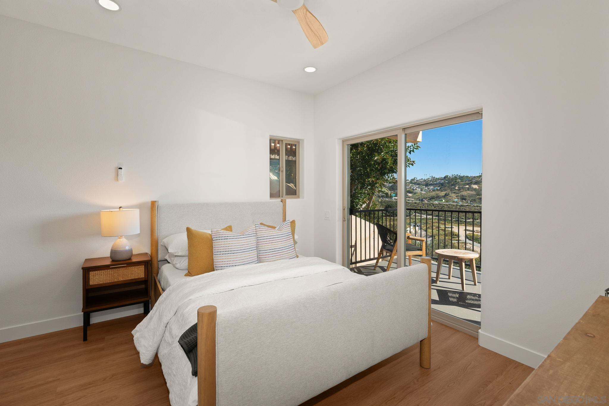 Detail Gallery Image 29 of 33 For 2483  Oxford Ave, Cardiff By The Sea,  CA 92007 - 3 Beds | 3 Baths