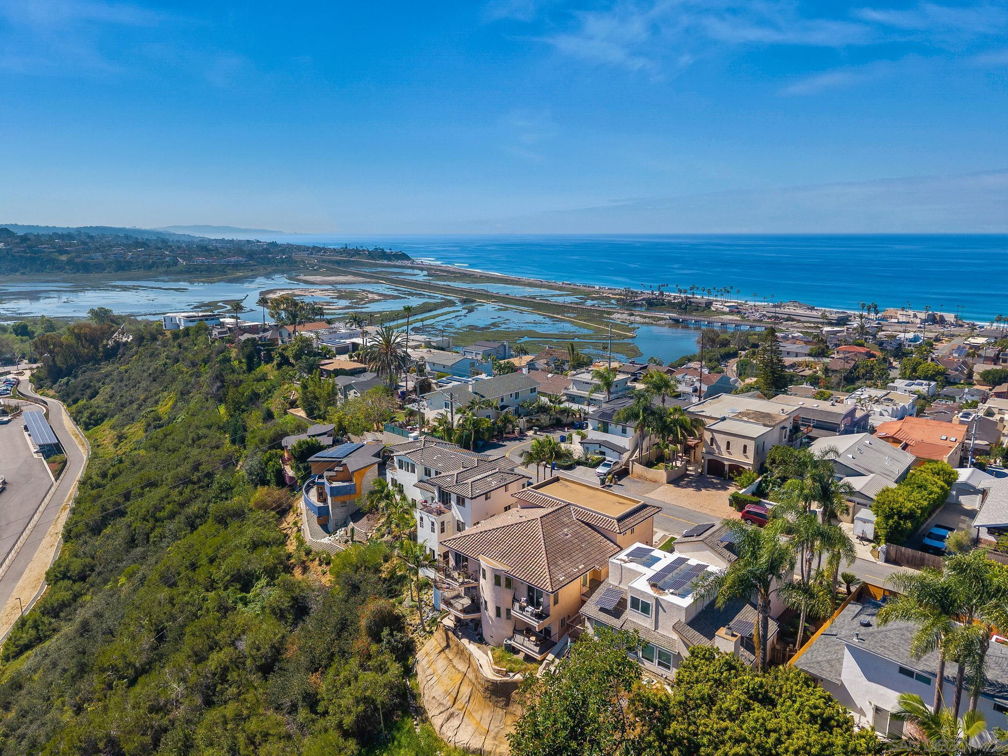 Detail Gallery Image 5 of 33 For 2483  Oxford Ave, Cardiff By The Sea,  CA 92007 - 3 Beds | 3 Baths