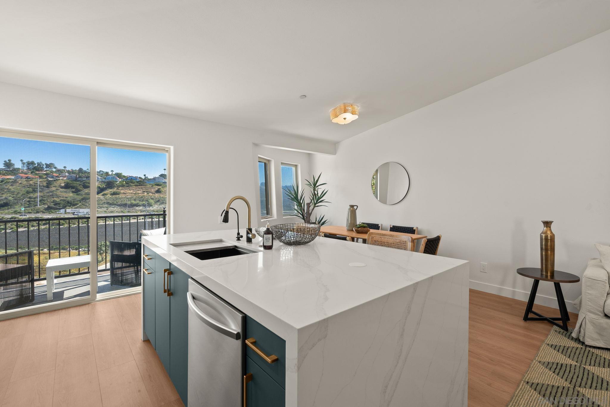 Detail Gallery Image 9 of 33 For 2483  Oxford Ave, Cardiff By The Sea,  CA 92007 - 3 Beds | 3 Baths