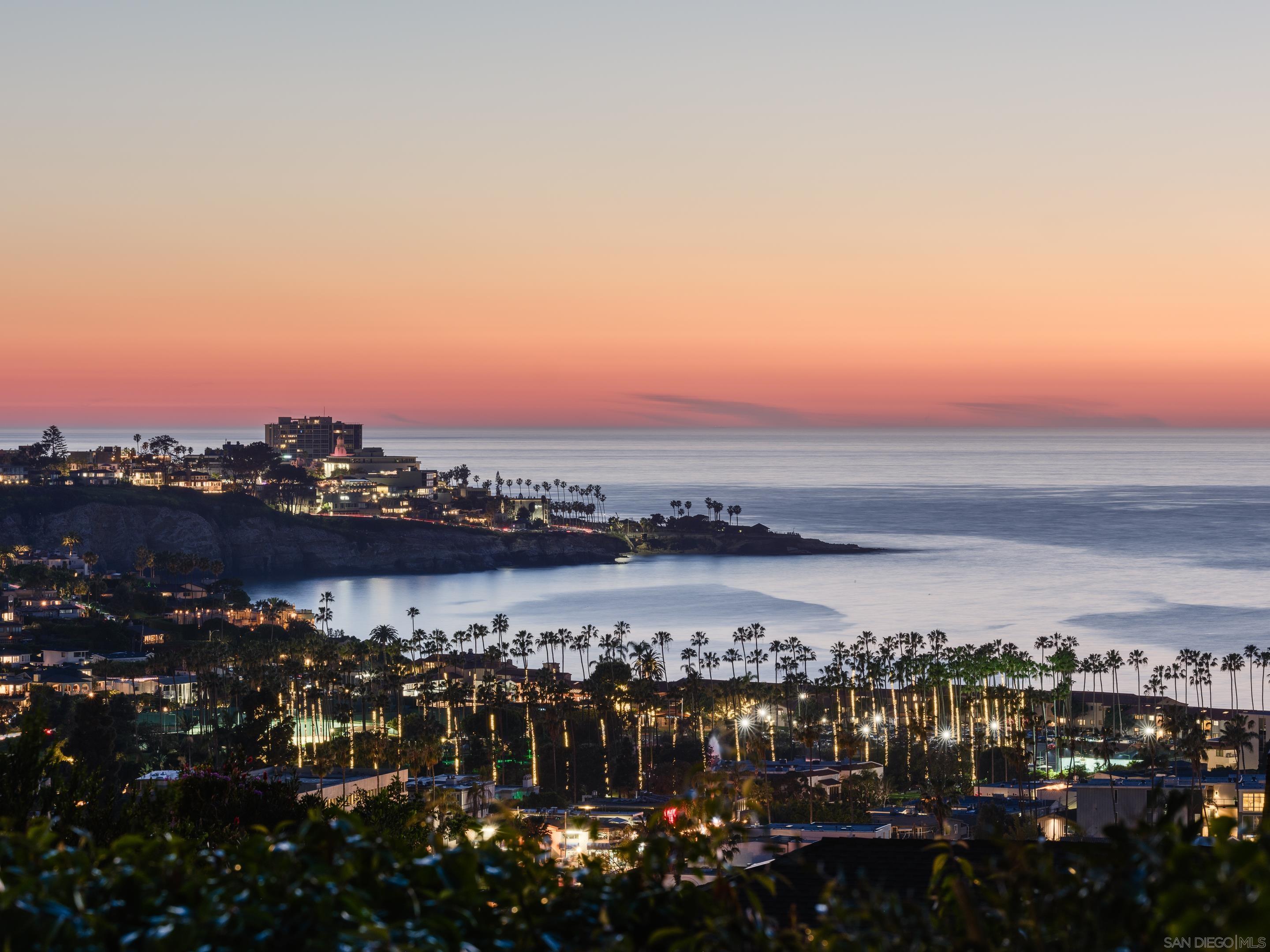 Detail Gallery Image 2 of 36 For 2586  Calle Del Oro, La Jolla,  CA 92037 - 3 Beds | 3 Baths