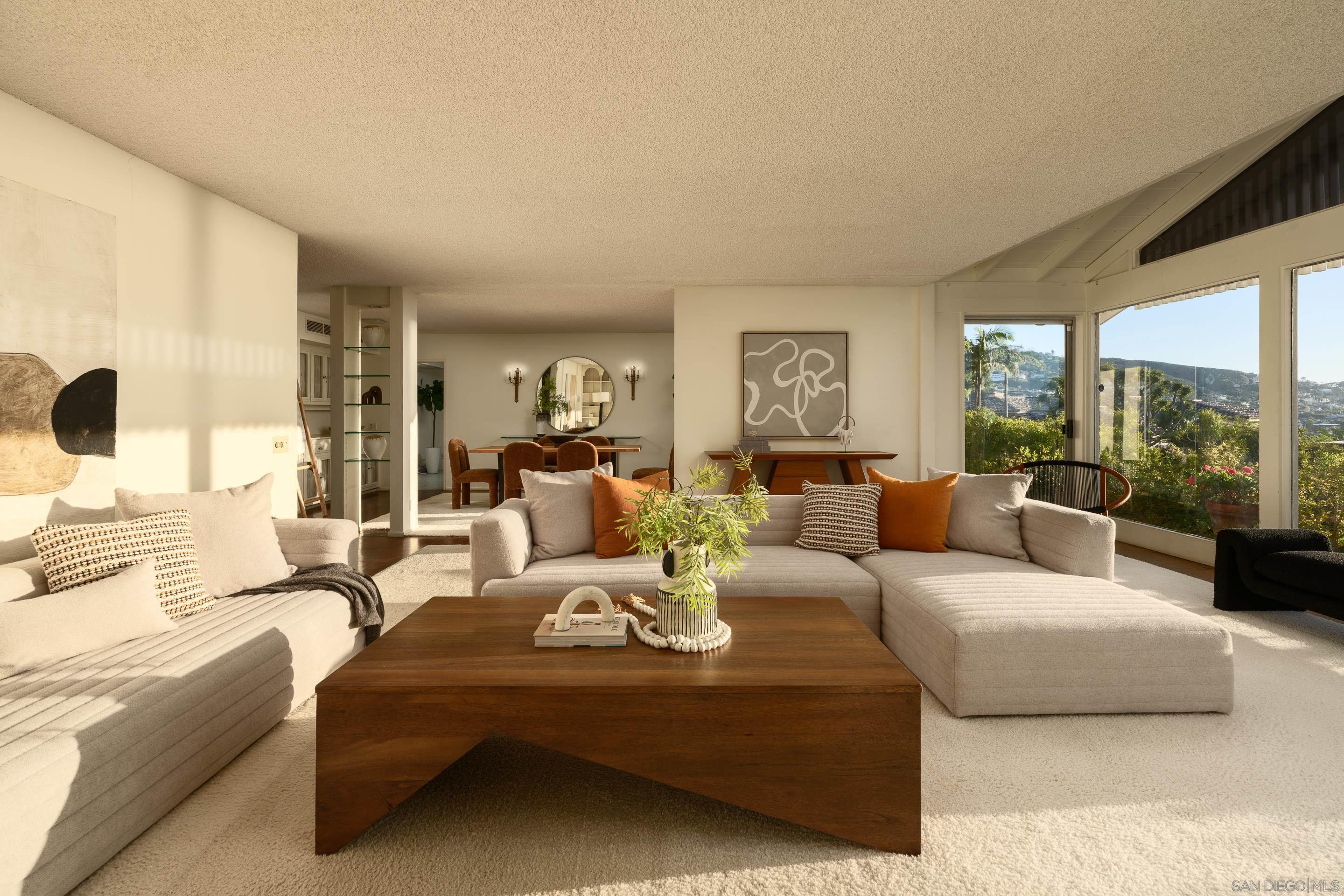 Detail Gallery Image 12 of 36 For 2586  Calle Del Oro, La Jolla,  CA 92037 - 3 Beds | 3 Baths