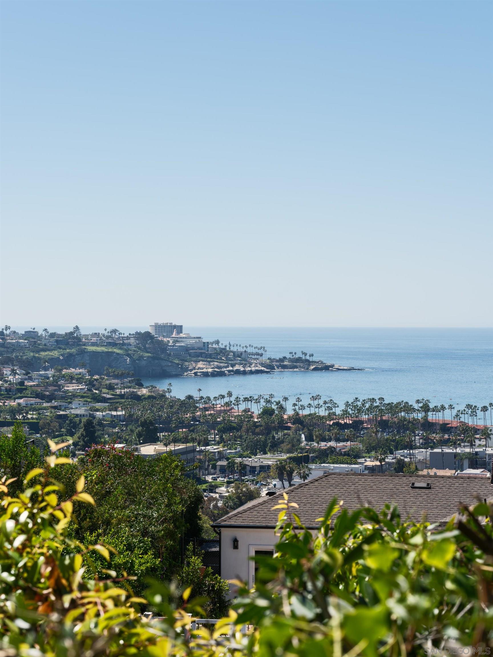 Detail Gallery Image 16 of 36 For 2586  Calle Del Oro, La Jolla,  CA 92037 - 3 Beds | 3 Baths