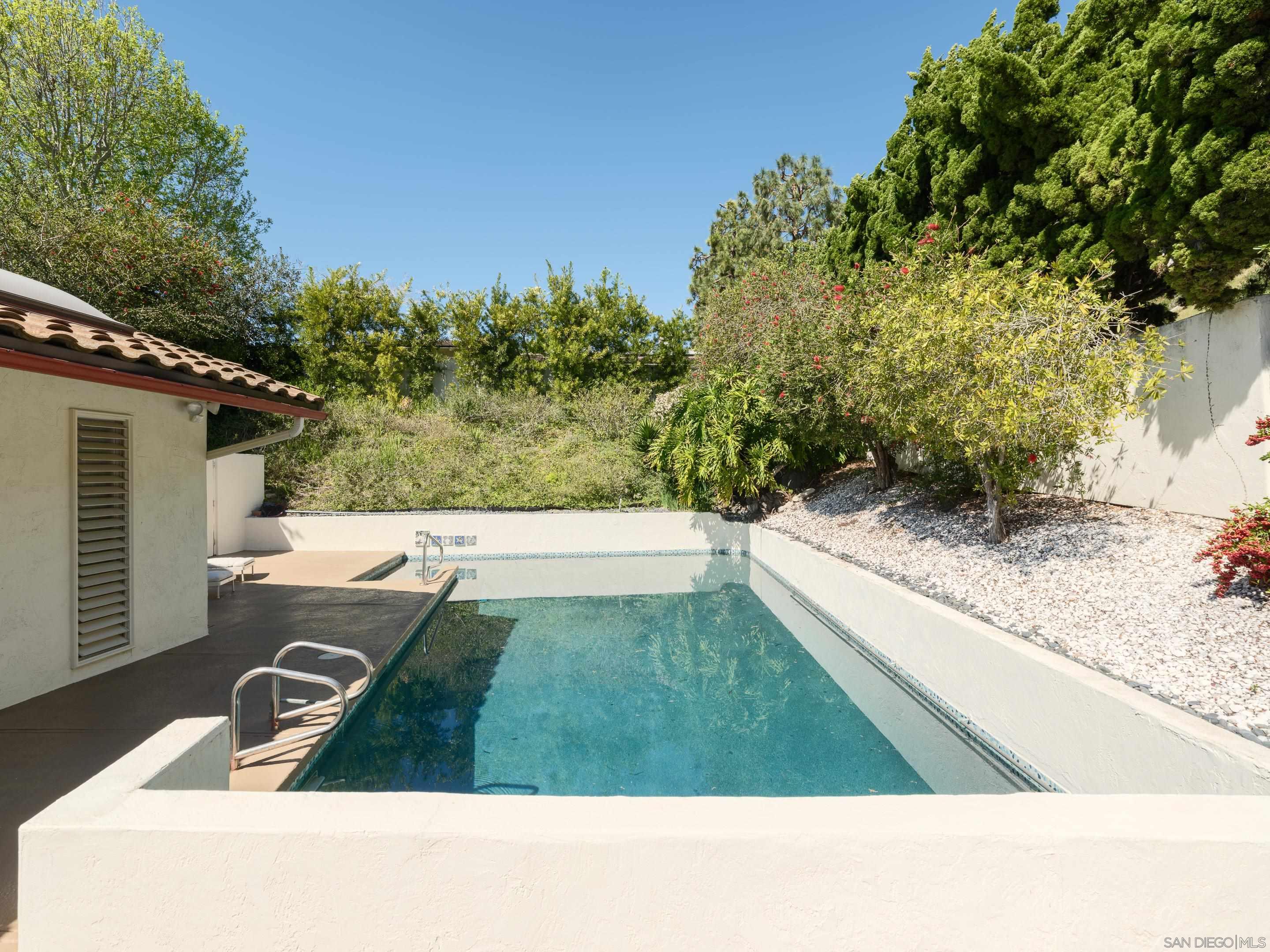 Detail Gallery Image 19 of 36 For 2586  Calle Del Oro, La Jolla,  CA 92037 - 3 Beds | 3 Baths