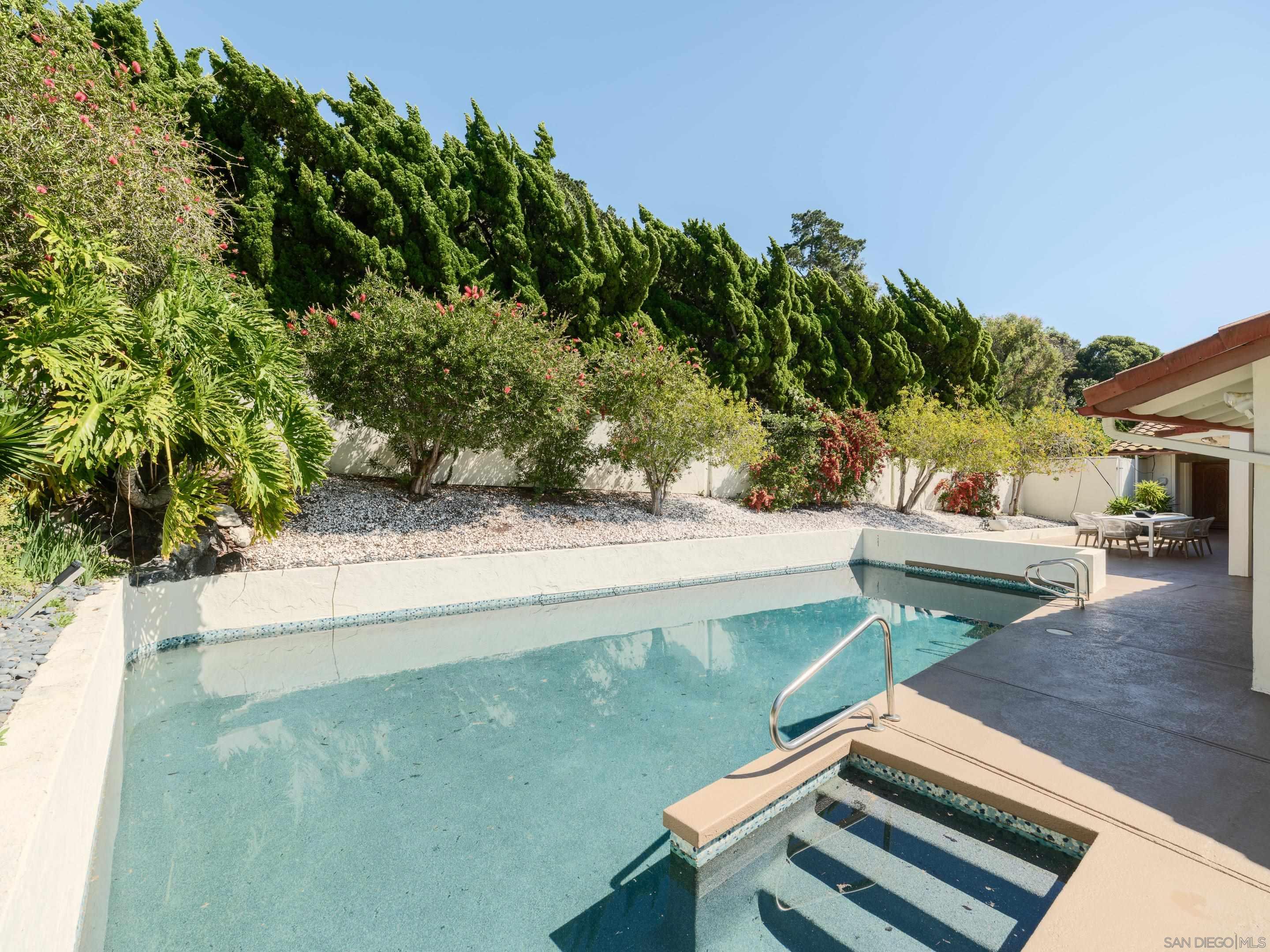 Detail Gallery Image 20 of 36 For 2586  Calle Del Oro, La Jolla,  CA 92037 - 3 Beds | 3 Baths