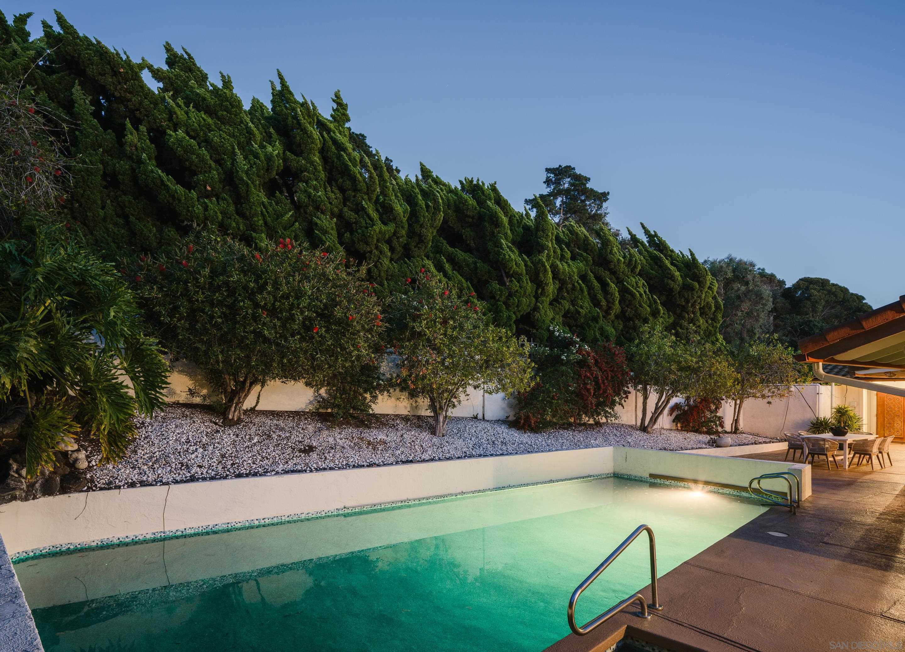 Detail Gallery Image 21 of 36 For 2586  Calle Del Oro, La Jolla,  CA 92037 - 3 Beds | 3 Baths