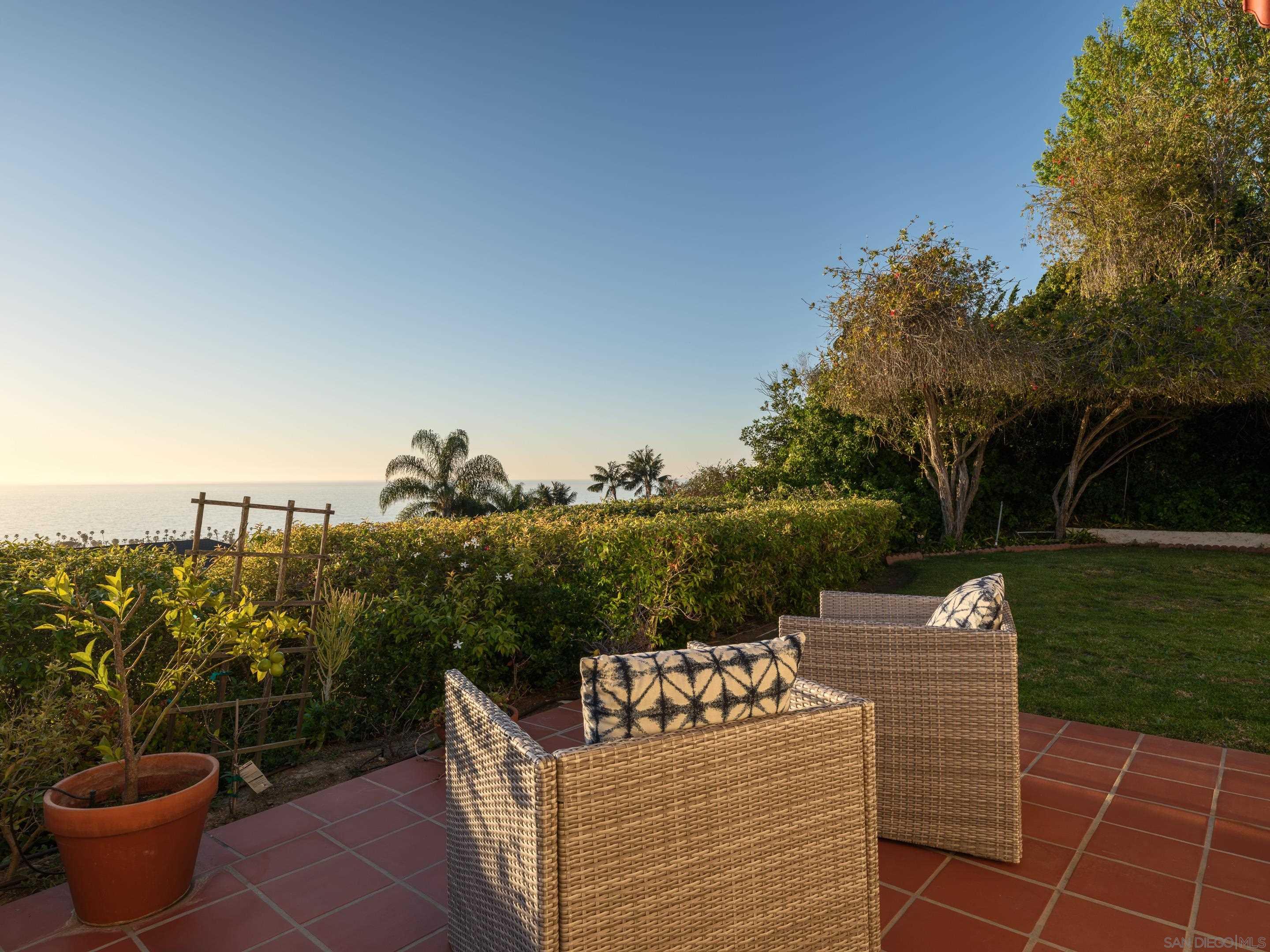 Detail Gallery Image 23 of 36 For 2586  Calle Del Oro, La Jolla,  CA 92037 - 3 Beds | 3 Baths