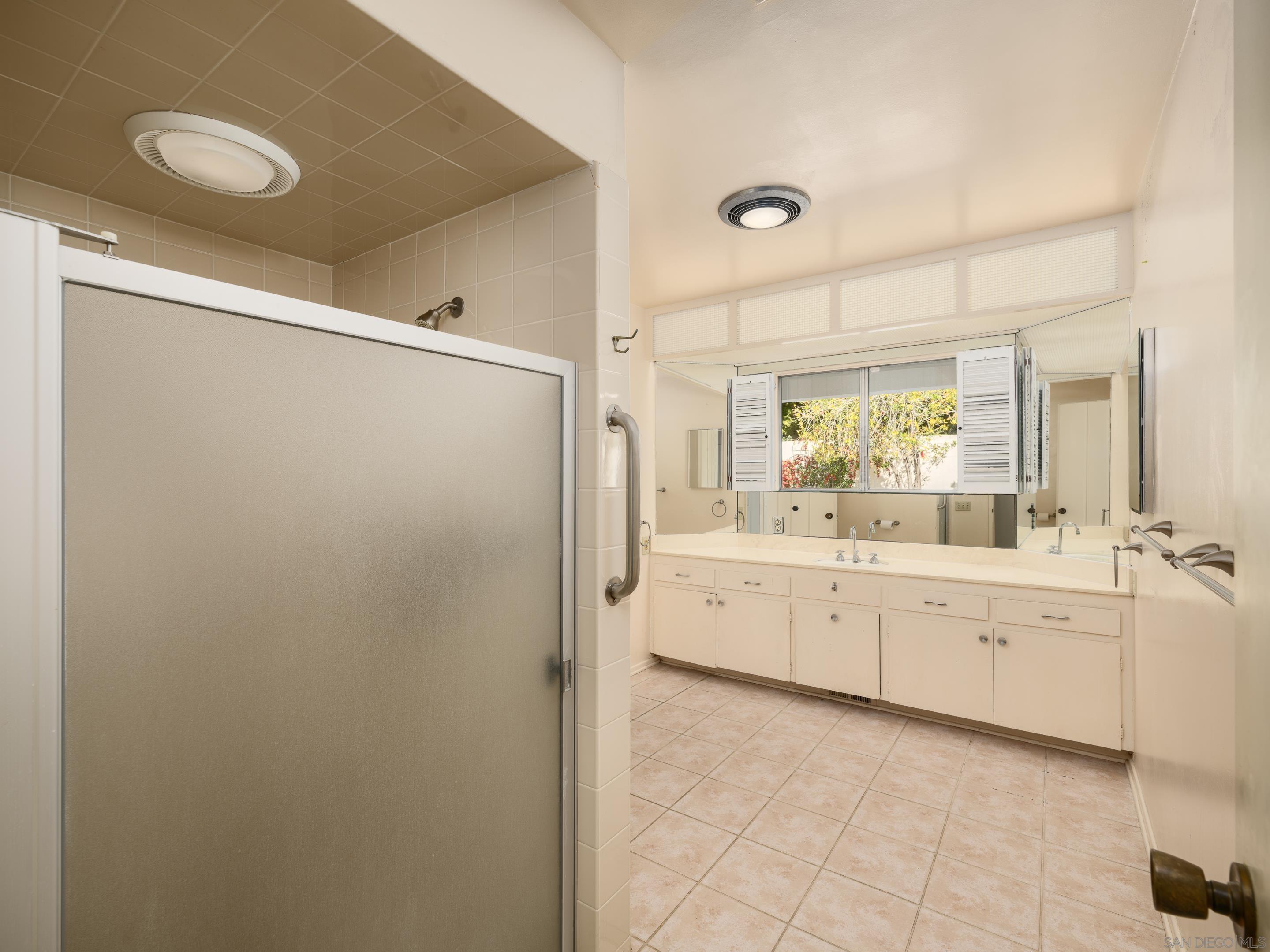 Detail Gallery Image 29 of 36 For 2586  Calle Del Oro, La Jolla,  CA 92037 - 3 Beds | 3 Baths