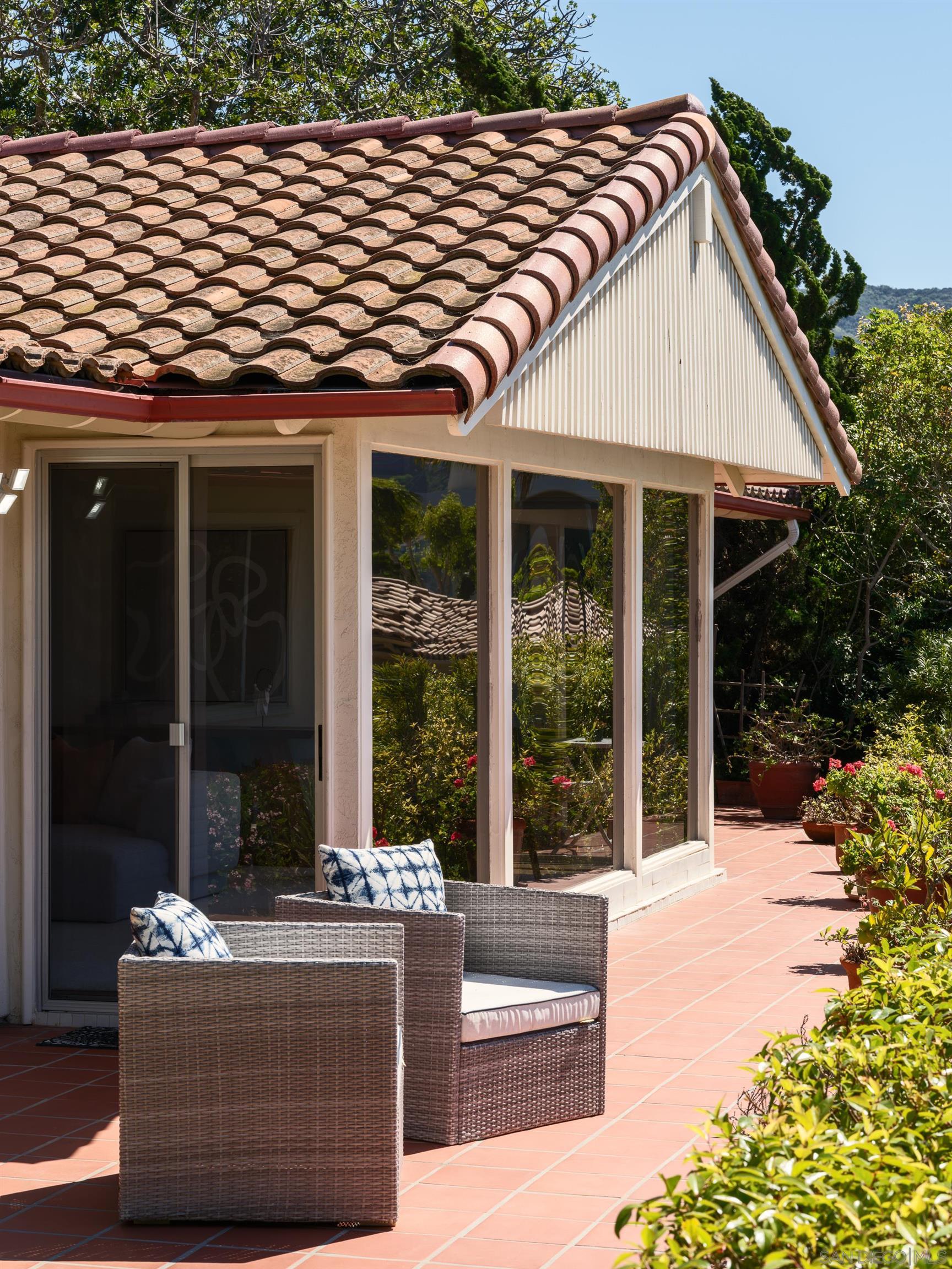 Detail Gallery Image 31 of 36 For 2586  Calle Del Oro, La Jolla,  CA 92037 - 3 Beds | 3 Baths