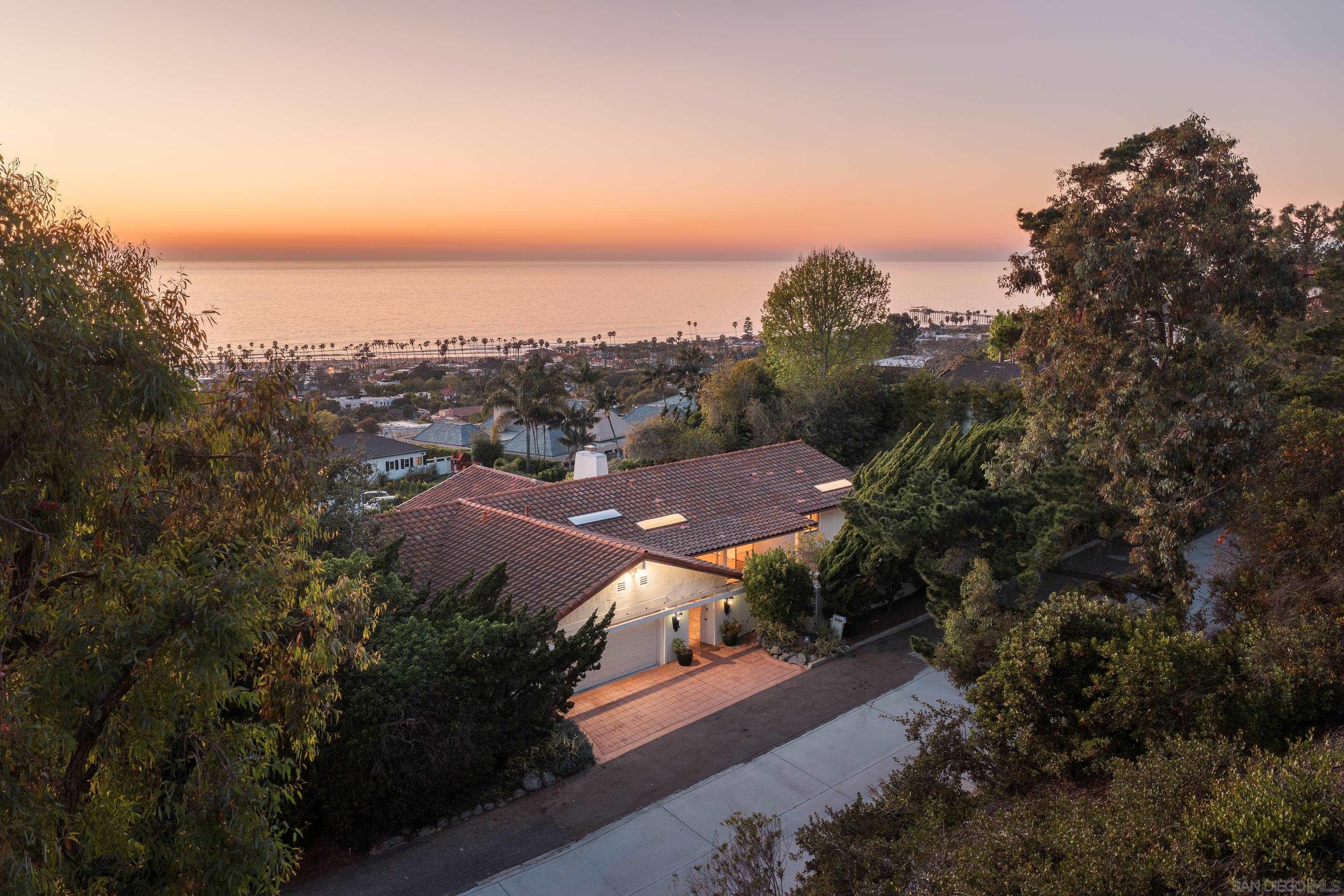 Detail Gallery Image 33 of 36 For 2586  Calle Del Oro, La Jolla,  CA 92037 - 3 Beds | 3 Baths