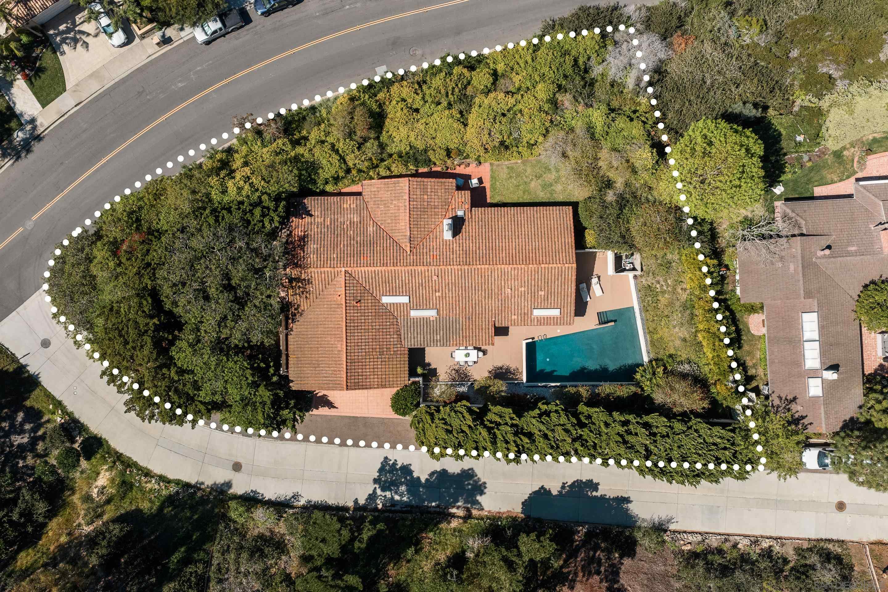 Detail Gallery Image 6 of 36 For 2586  Calle Del Oro, La Jolla,  CA 92037 - 3 Beds | 3 Baths