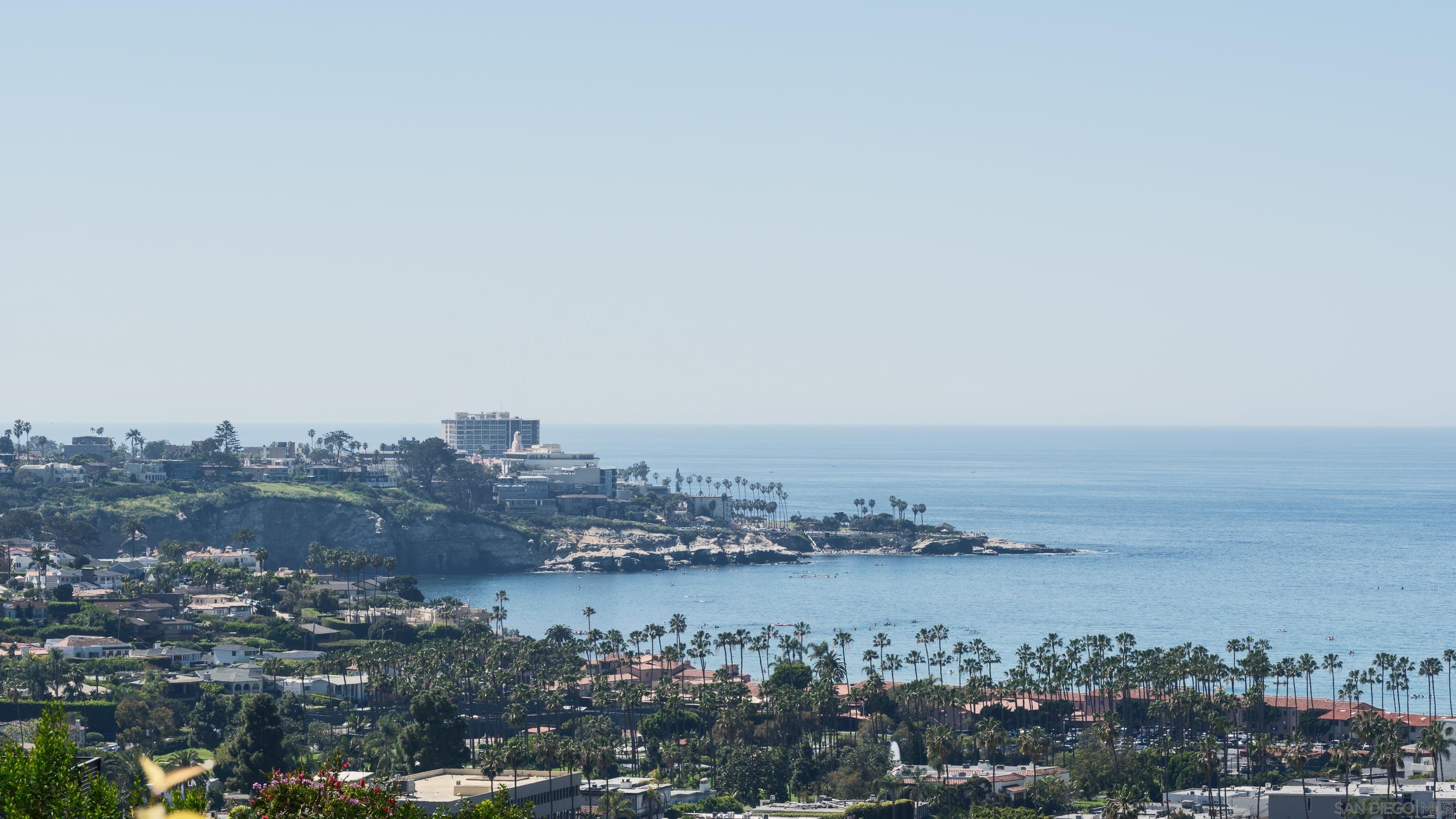 Detail Gallery Image 10 of 36 For 2586  Calle Del Oro, La Jolla,  CA 92037 - 3 Beds | 3 Baths