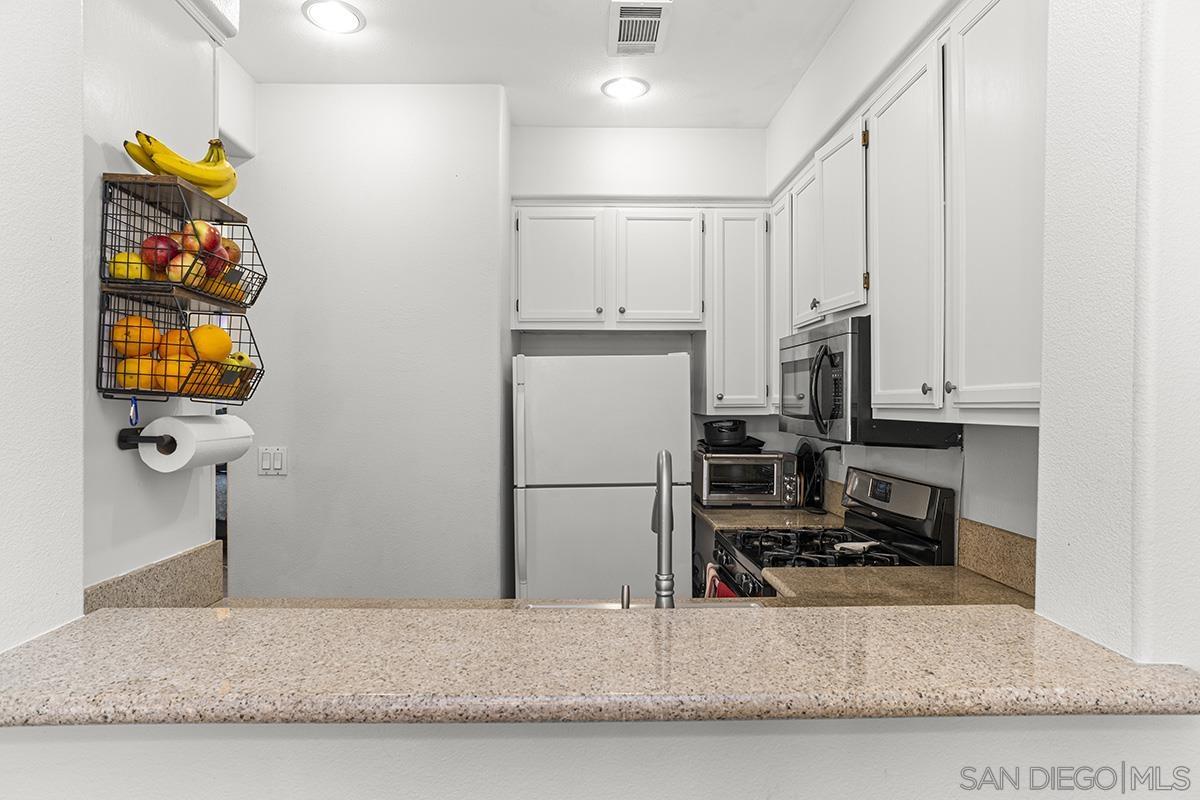 Detail Gallery Image 23 of 39 For 6113  Paseo Granito, Carlsbad,  CA 92009 - 3 Beds | 2 Baths