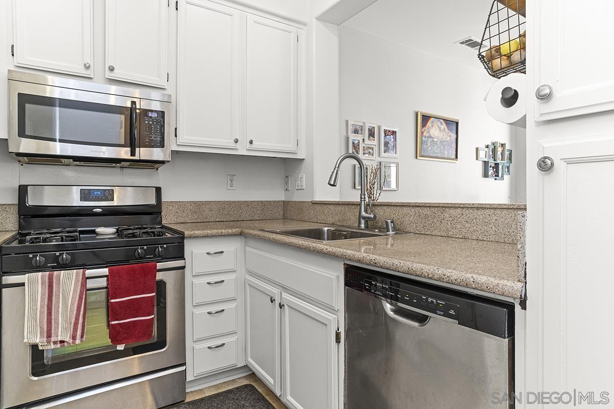 Detail Gallery Image 26 of 39 For 6113  Paseo Granito, Carlsbad,  CA 92009 - 3 Beds | 2 Baths