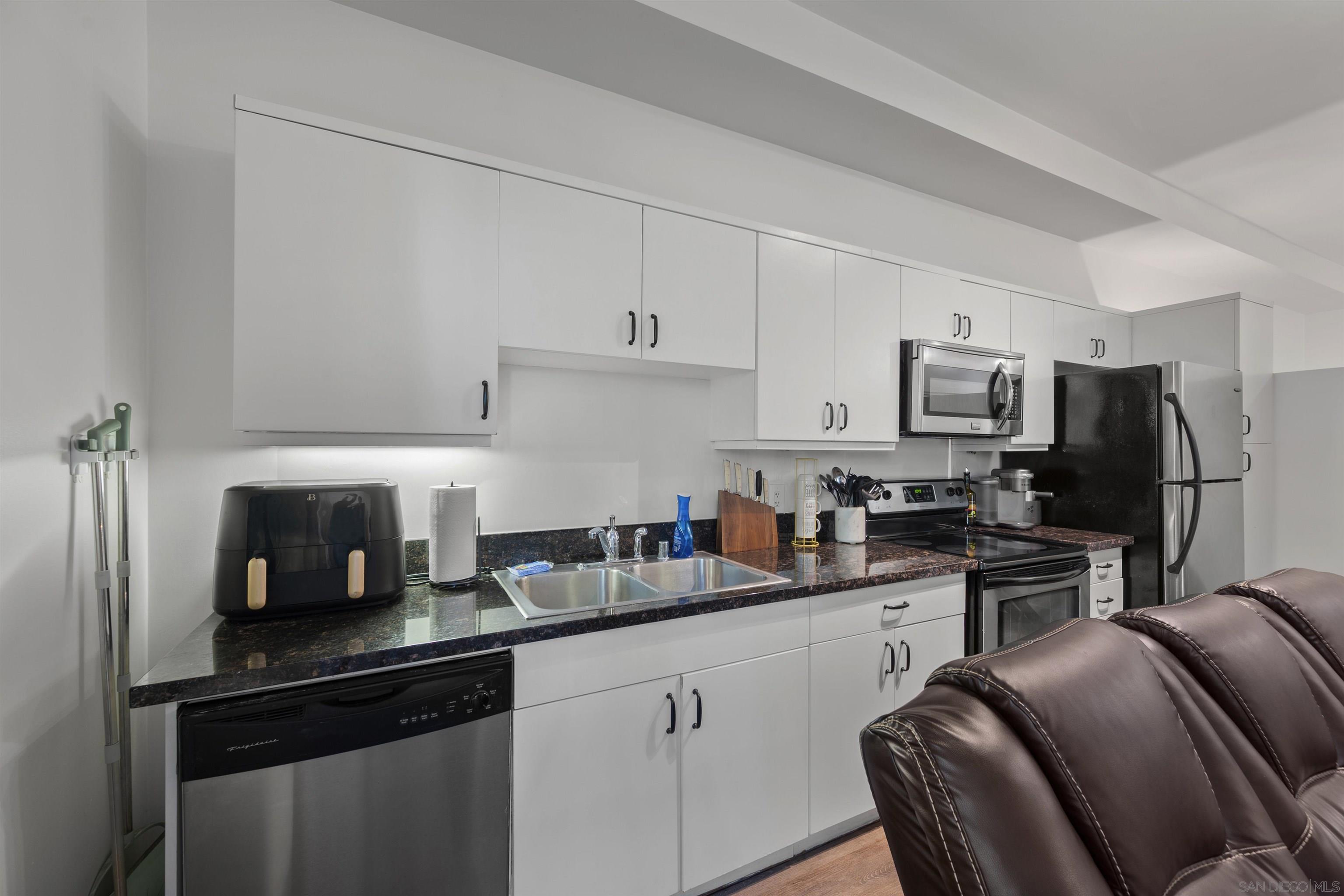 Detail Gallery Image 11 of 48 For 889  Date St.  #116,  San Diego,  CA 92101 - 1 Beds | 1 Baths