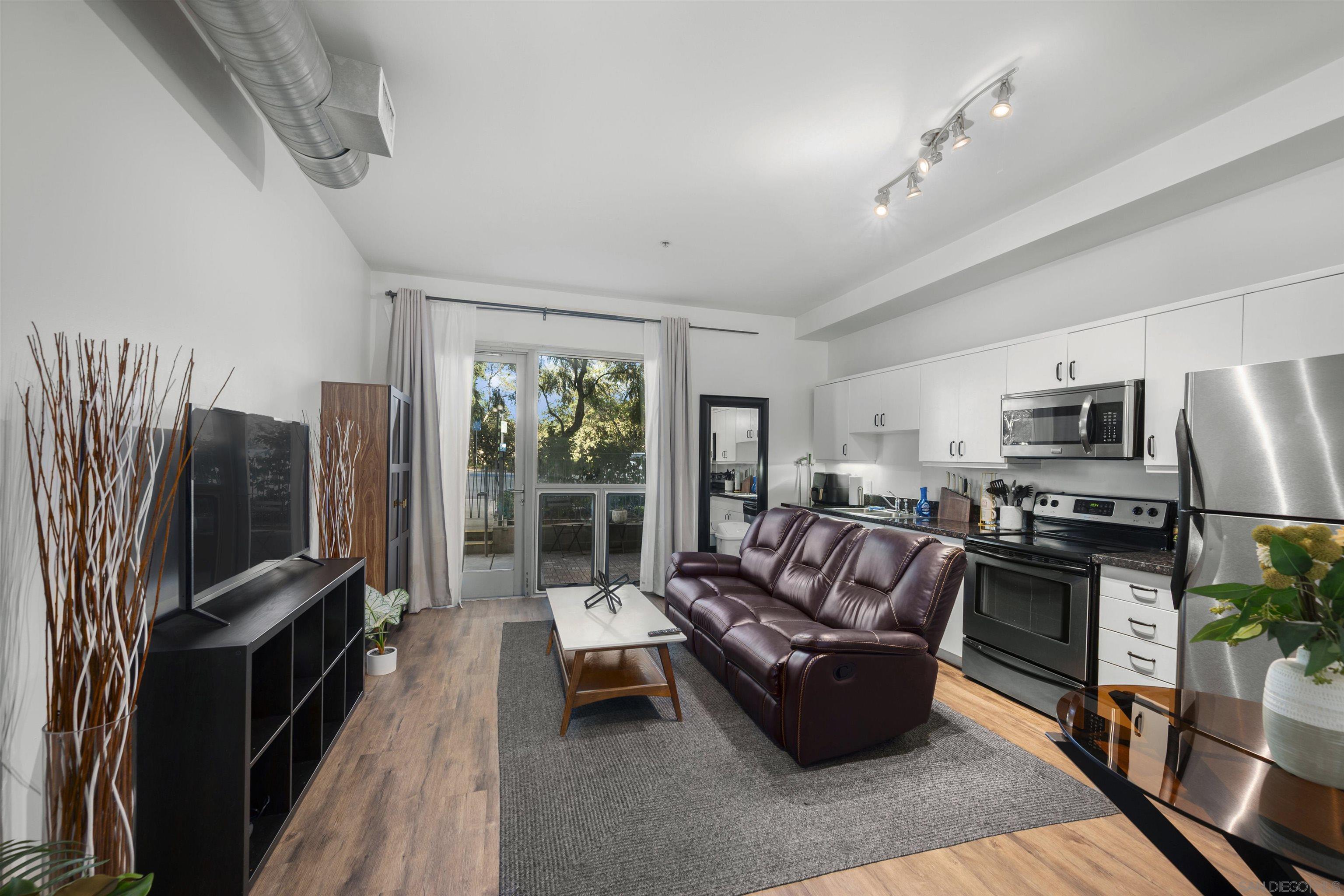 Detail Gallery Image 3 of 48 For 889  Date St.  #116,  San Diego,  CA 92101 - 1 Beds | 1 Baths
