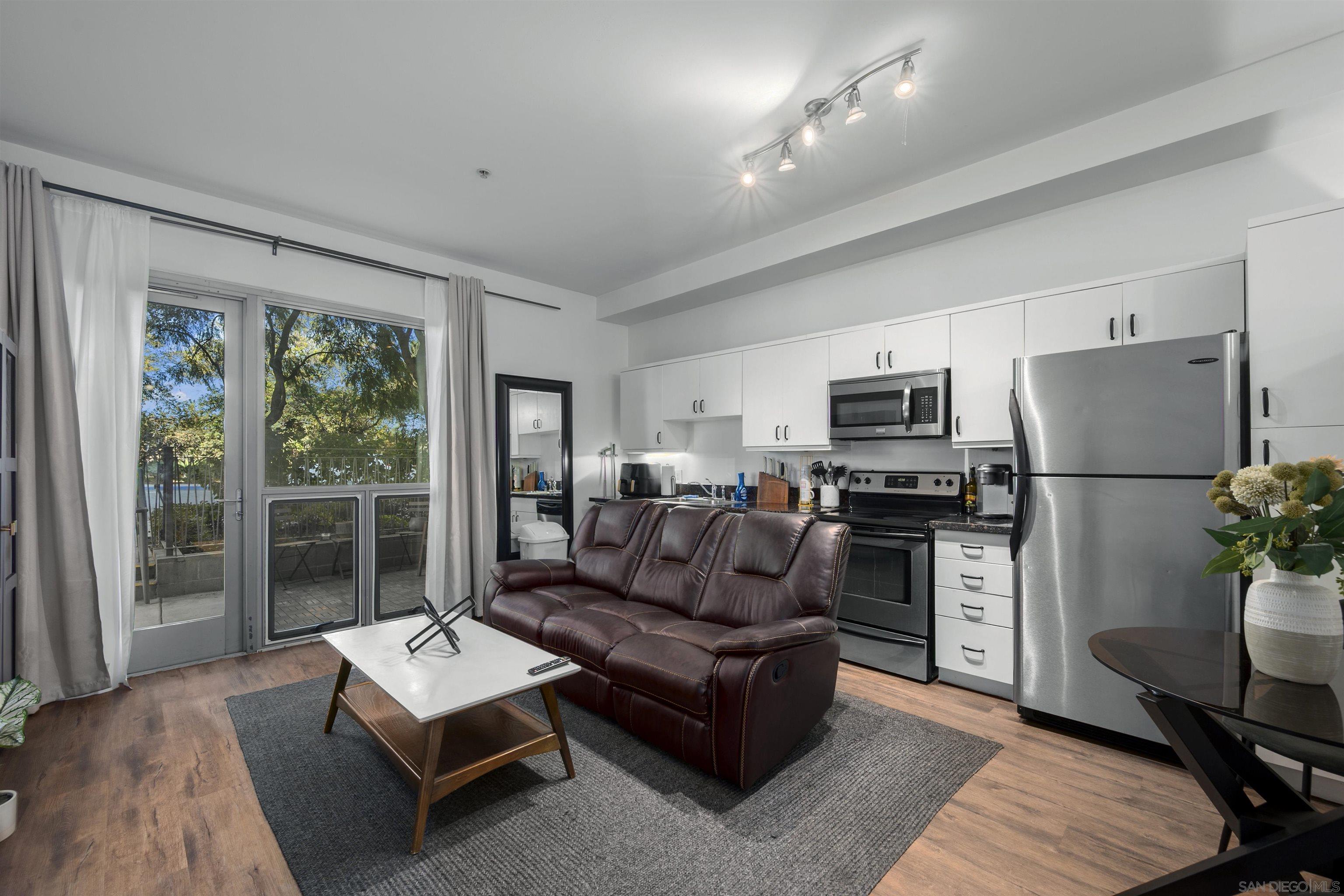 Detail Gallery Image 8 of 48 For 889  Date St.  #116,  San Diego,  CA 92101 - 1 Beds | 1 Baths