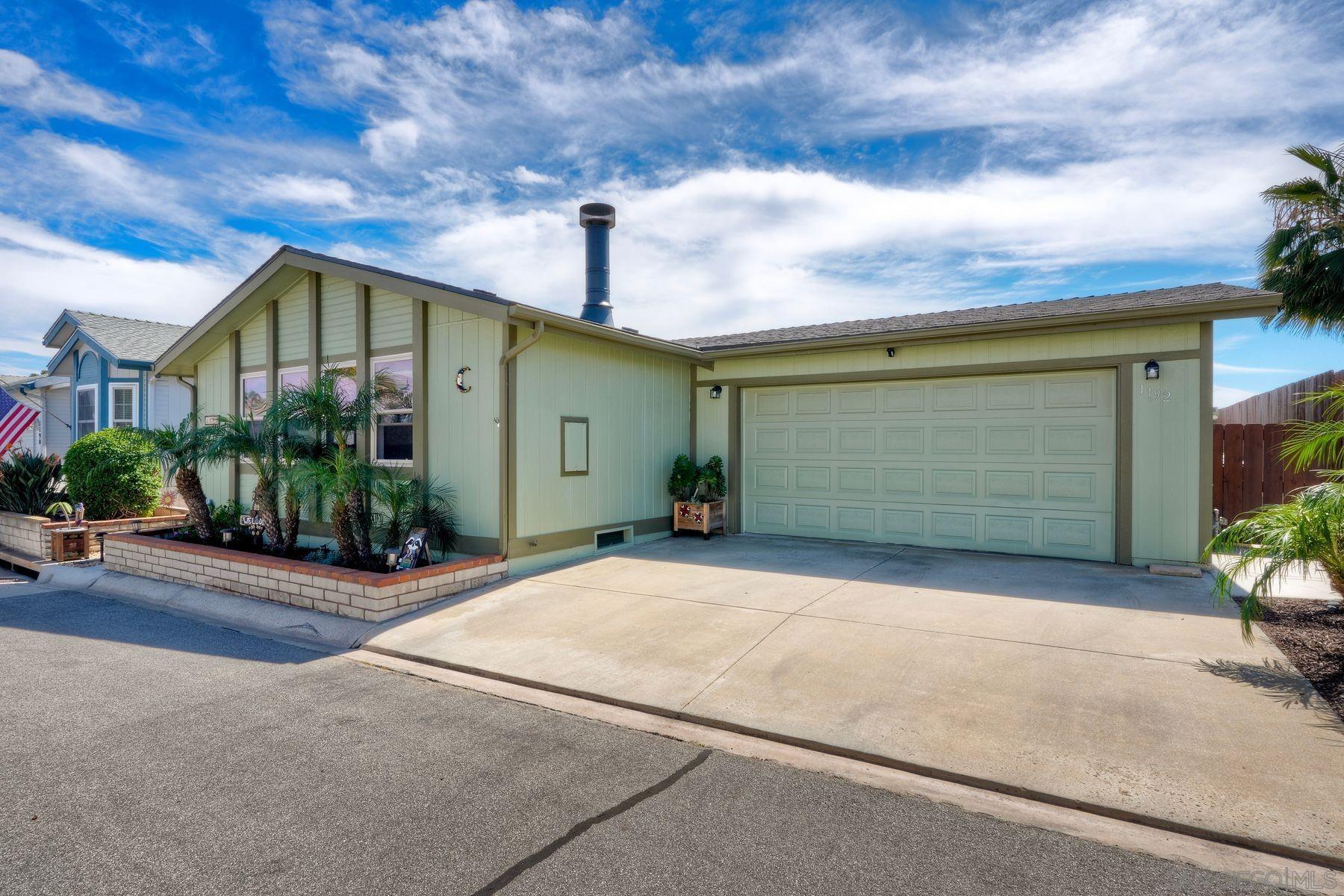 Detail Gallery Image 2 of 38 For 1192  via Santa Paulo, Vista,  CA 92081 - 2 Beds | 2 Baths
