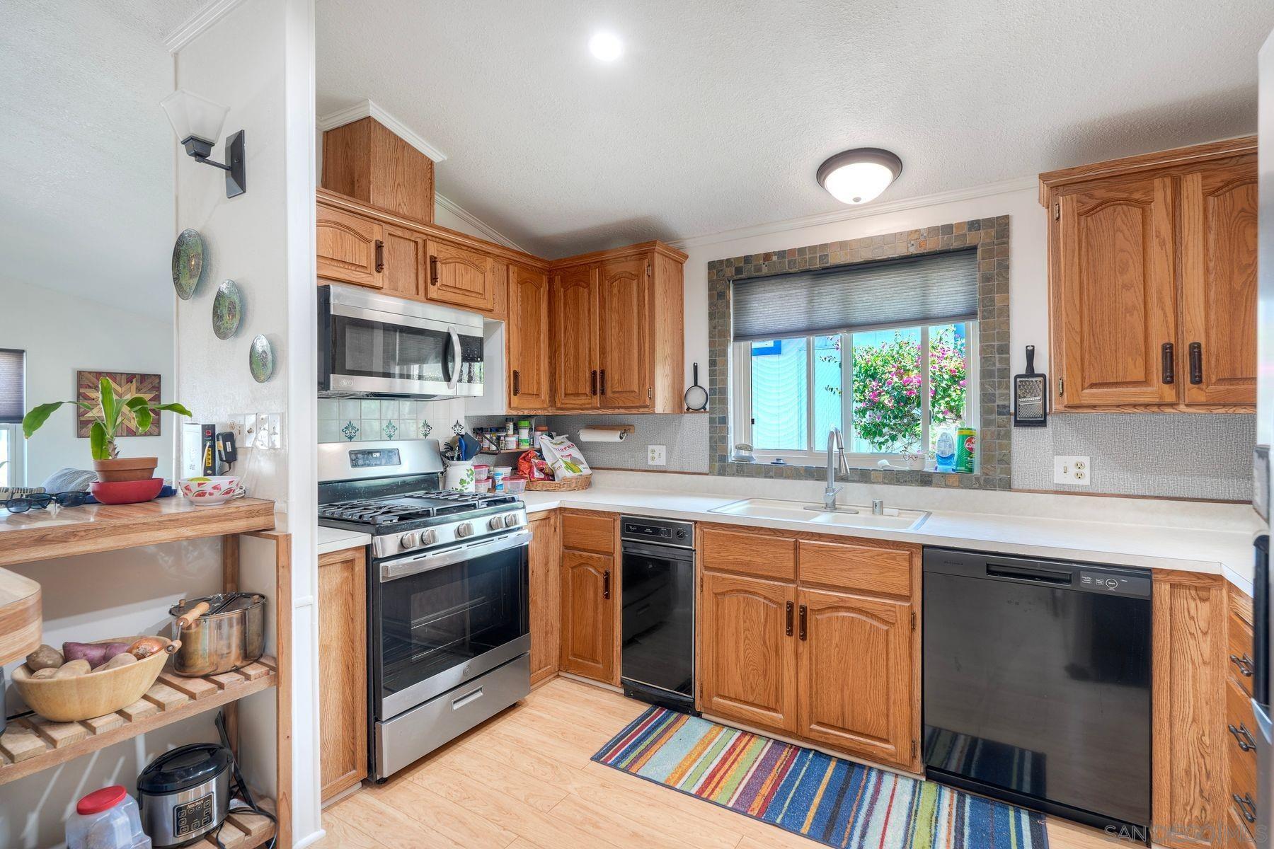 Detail Gallery Image 13 of 38 For 1192  via Santa Paulo, Vista,  CA 92081 - 2 Beds | 2 Baths