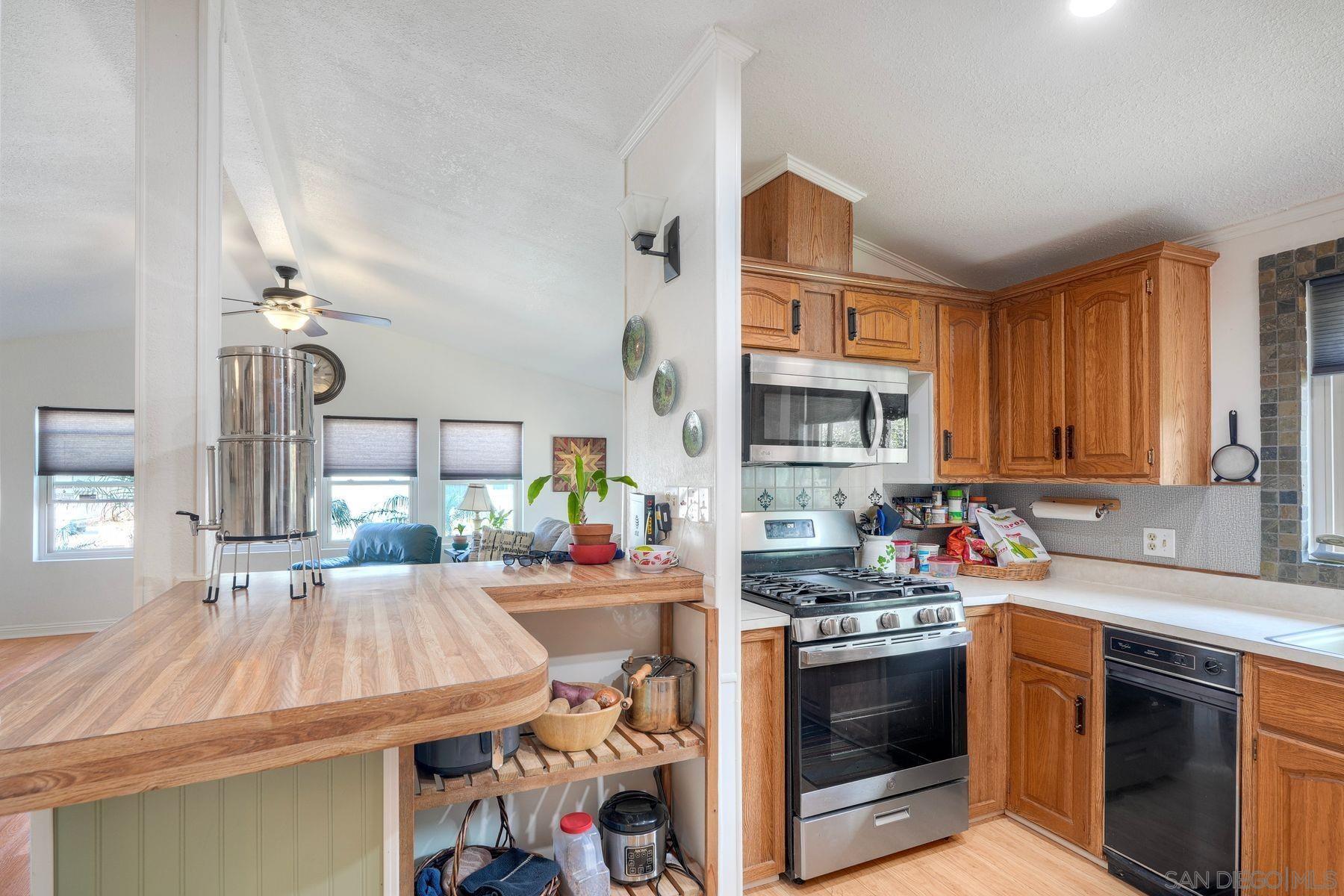 Detail Gallery Image 14 of 38 For 1192  via Santa Paulo, Vista,  CA 92081 - 2 Beds | 2 Baths