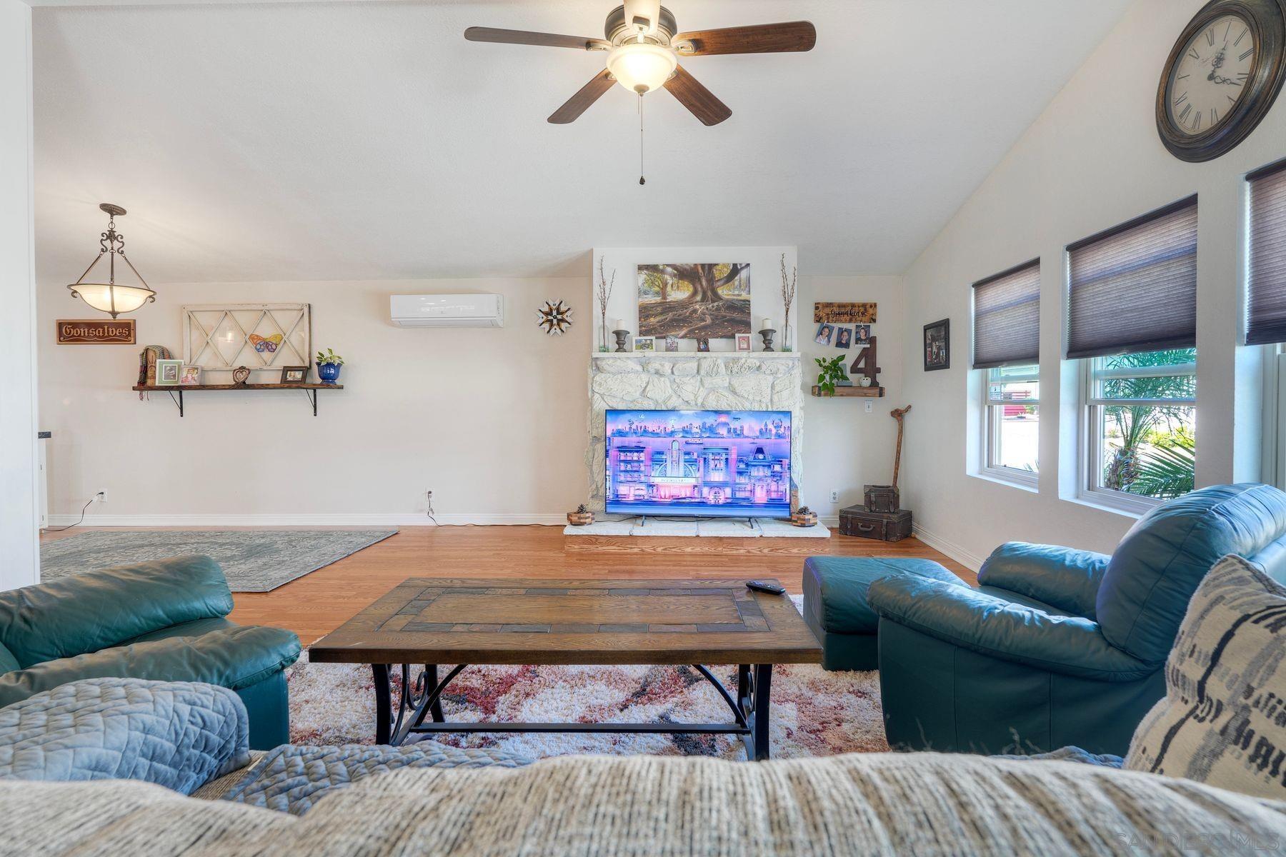 Detail Gallery Image 5 of 38 For 1192  via Santa Paulo, Vista,  CA 92081 - 2 Beds | 2 Baths