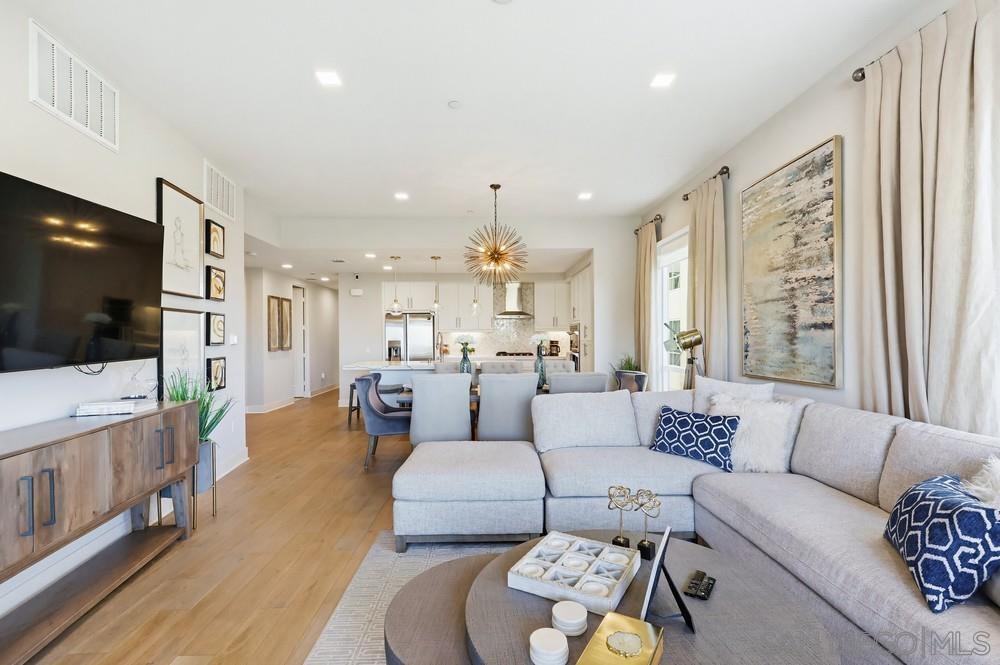 Detail Gallery Image 14 of 63 For Community, San Diego,  CA 92108 - 3 Beds | 2/1 Baths