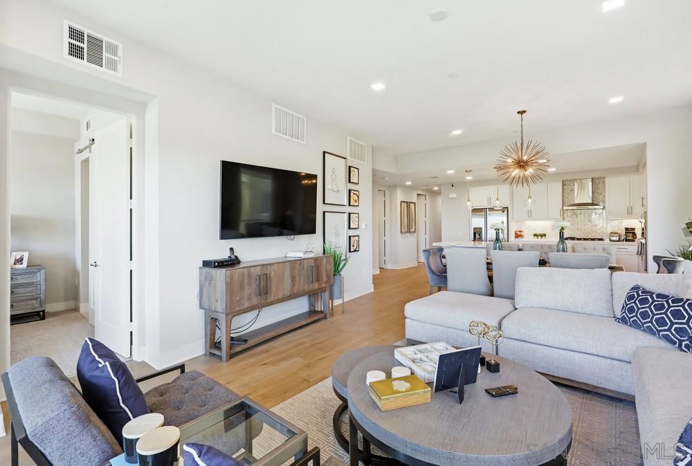 Detail Gallery Image 10 of 63 For Community, San Diego,  CA 92108 - 3 Beds | 2/1 Baths