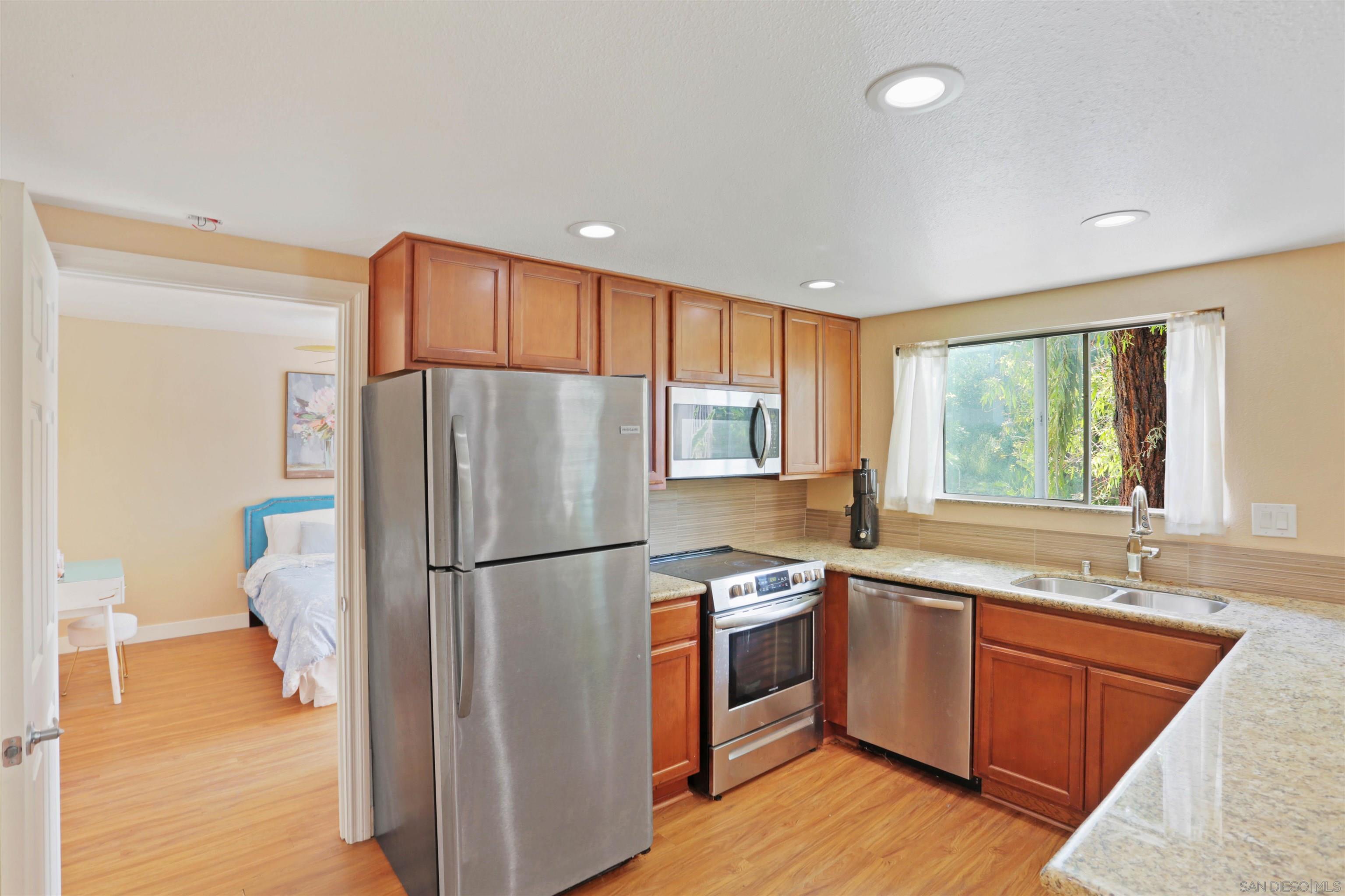 Detail Gallery Image 13 of 34 For 155  Rosebay  #37,  Encinitas,  CA 92024 - 1 Beds | 1 Baths