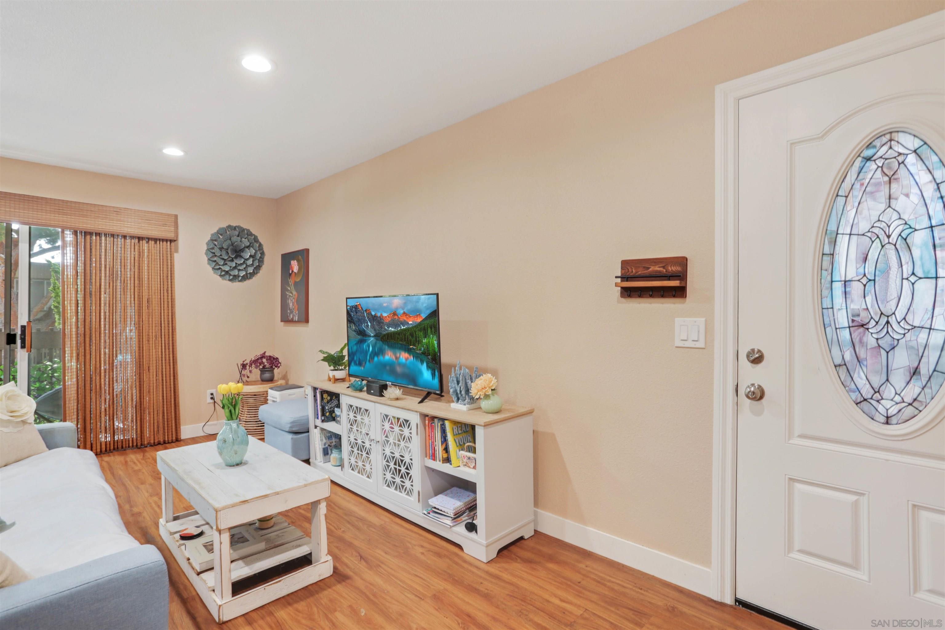 Detail Gallery Image 6 of 34 For 155  Rosebay  #37,  Encinitas,  CA 92024 - 1 Beds | 1 Baths