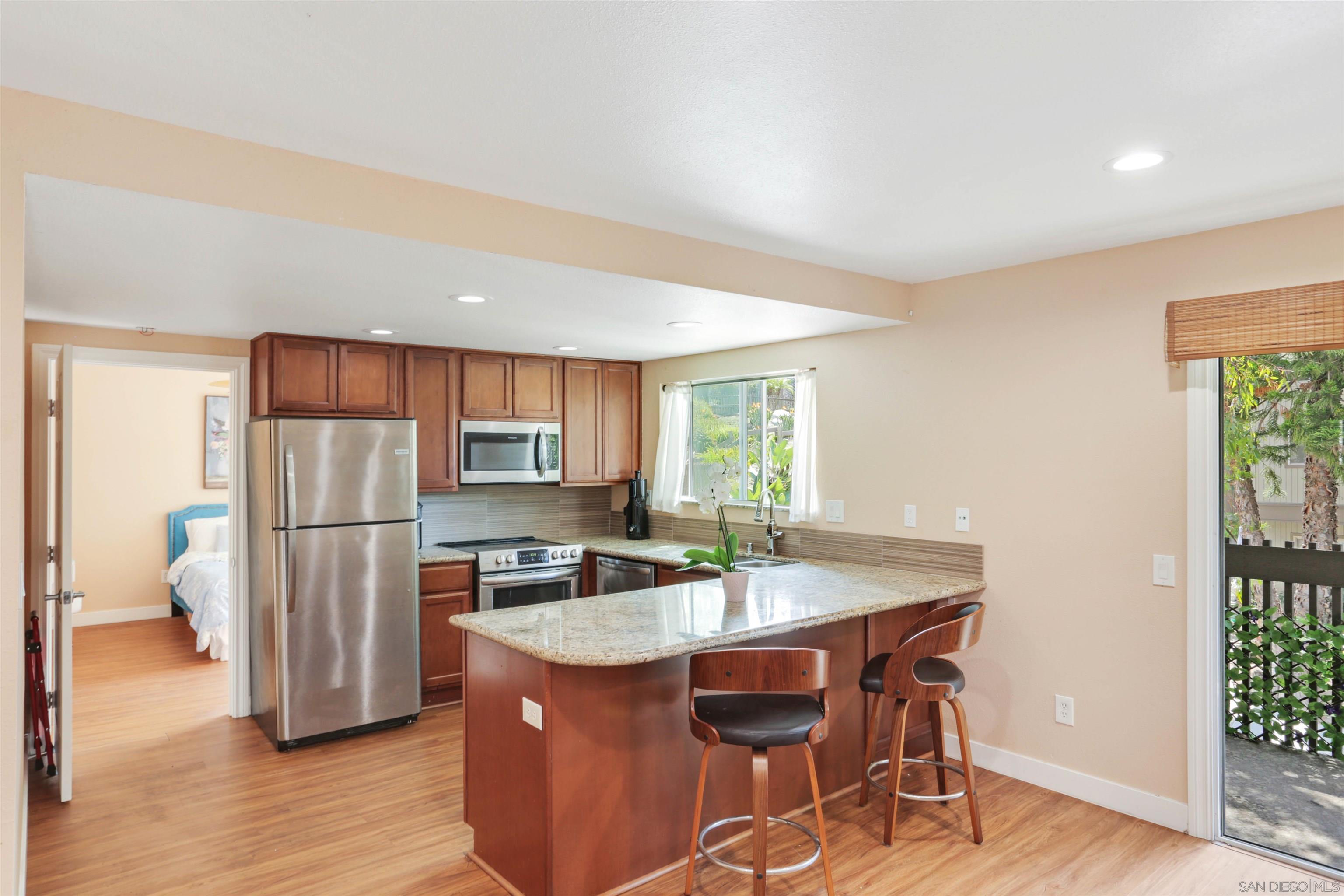 Detail Gallery Image 7 of 34 For 155  Rosebay  #37,  Encinitas,  CA 92024 - 1 Beds | 1 Baths