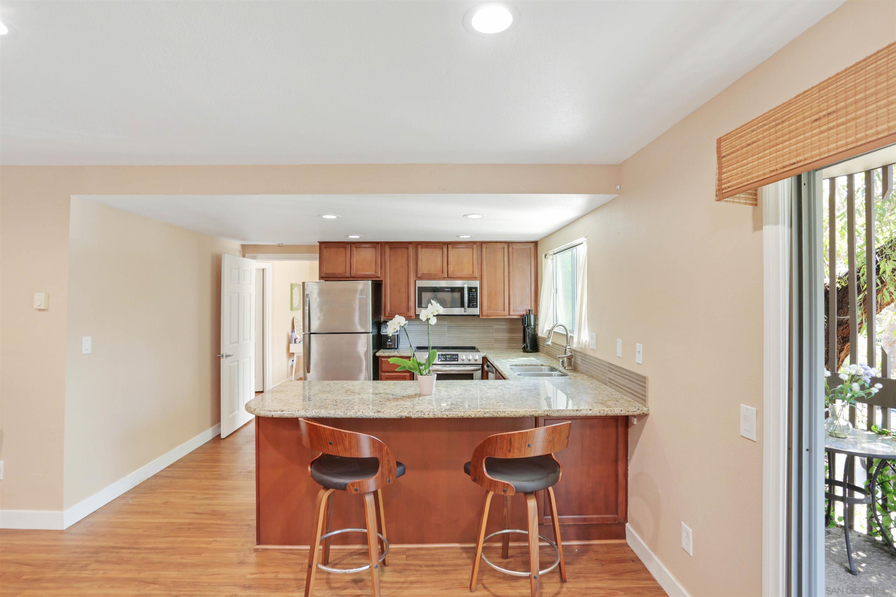Detail Gallery Image 8 of 34 For 155  Rosebay  #37,  Encinitas,  CA 92024 - 1 Beds | 1 Baths