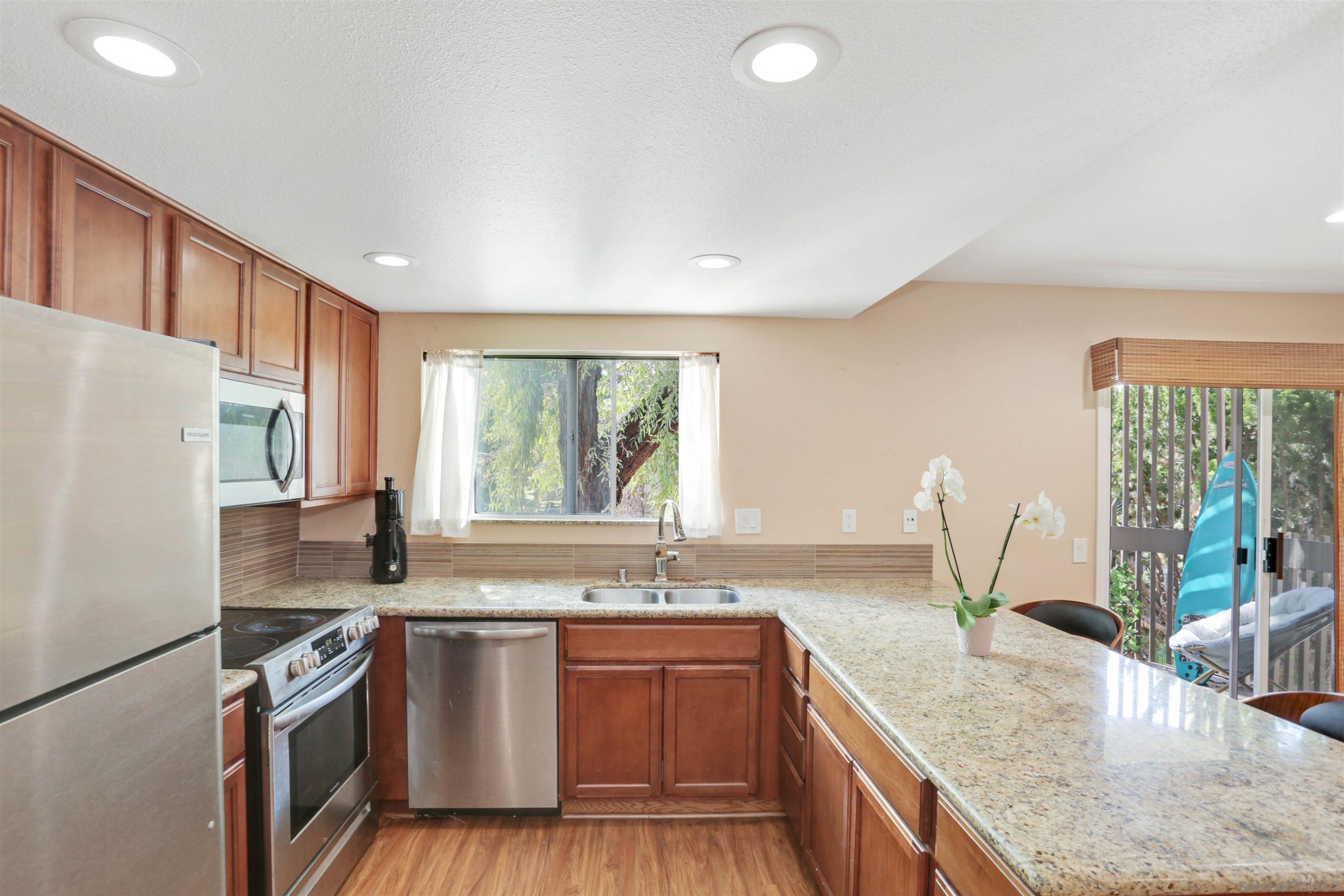 Detail Gallery Image 9 of 34 For 155  Rosebay  #37,  Encinitas,  CA 92024 - 1 Beds | 1 Baths