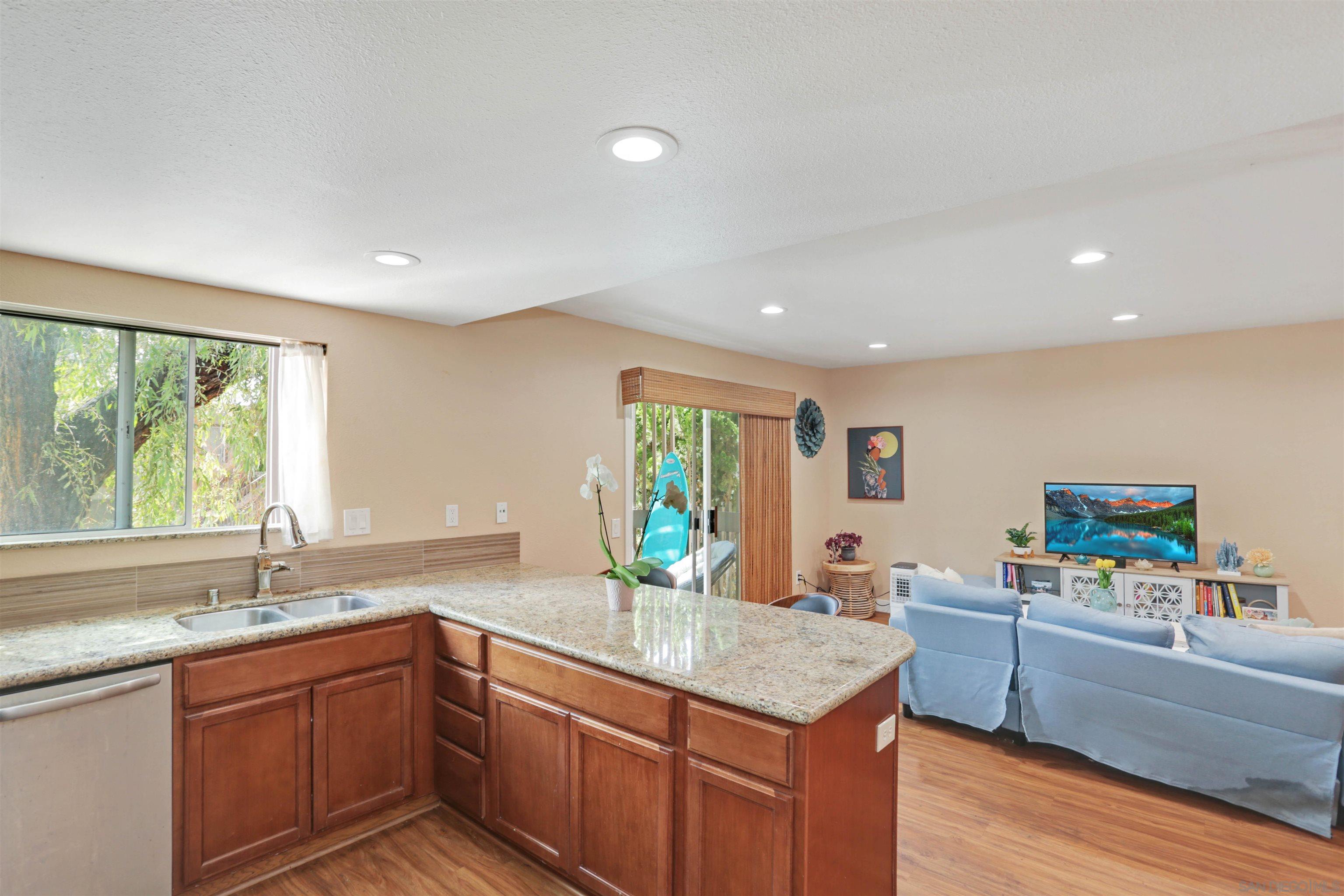 Detail Gallery Image 10 of 34 For 155  Rosebay  #37,  Encinitas,  CA 92024 - 1 Beds | 1 Baths