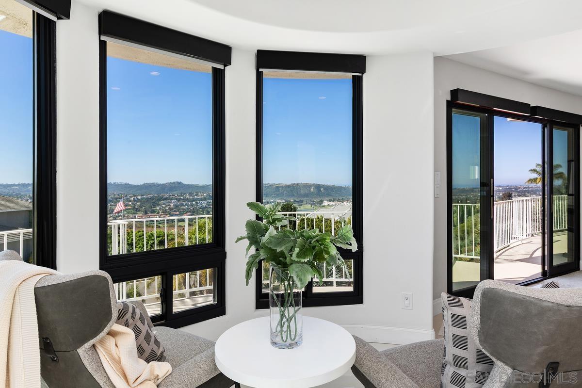 Detail Gallery Image 13 of 38 For 7215  El Fuerte St, Carlsbad,  CA 92009 - 4 Beds | 3/1 Baths