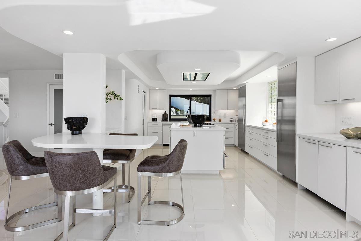 Detail Gallery Image 18 of 38 For 7215  El Fuerte St, Carlsbad,  CA 92009 - 4 Beds | 3/1 Baths