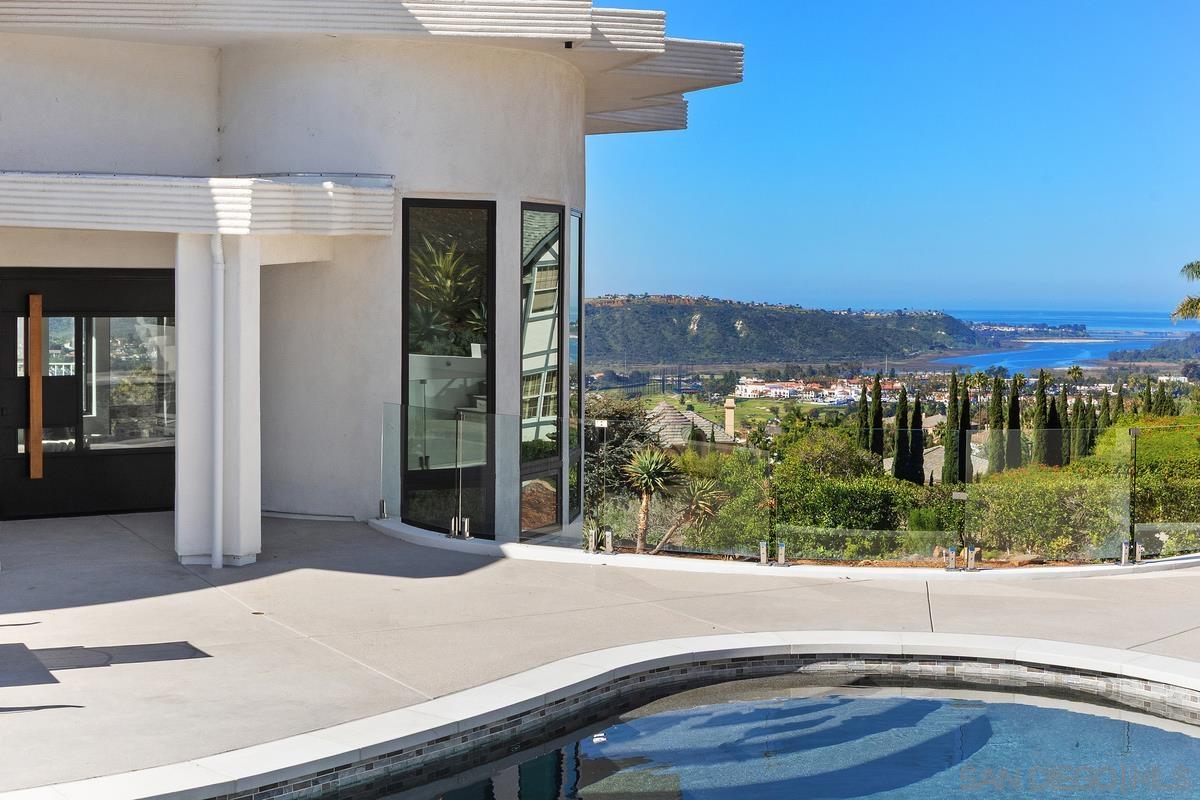 Detail Gallery Image 3 of 38 For 7215  El Fuerte St, Carlsbad,  CA 92009 - 4 Beds | 3/1 Baths