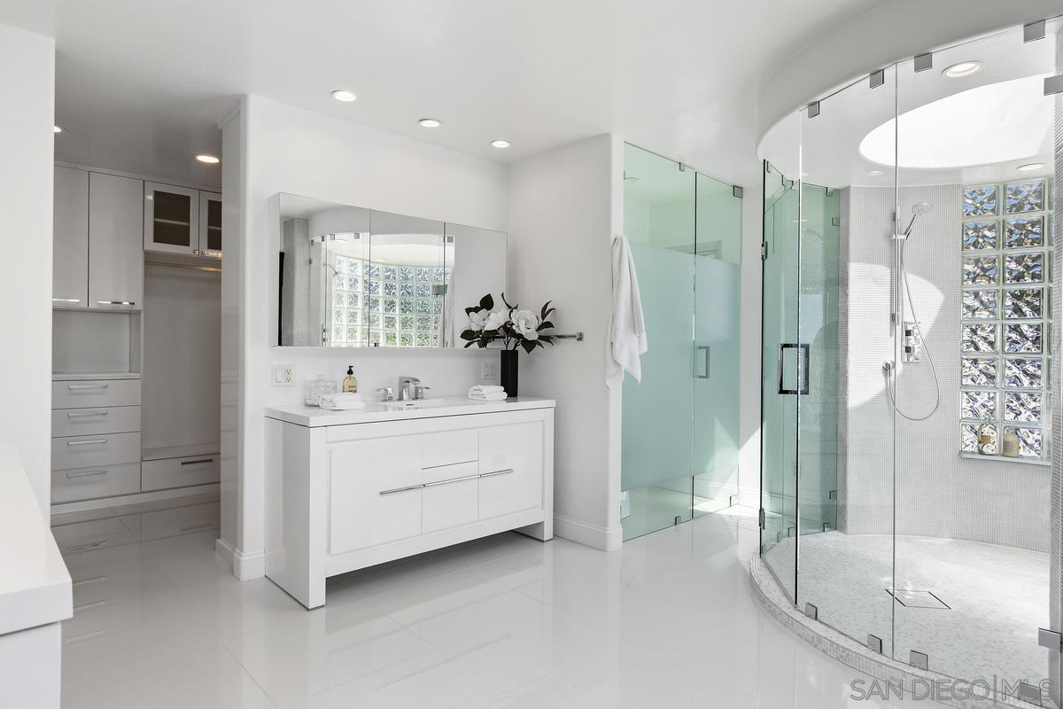 Detail Gallery Image 21 of 38 For 7215  El Fuerte St, Carlsbad,  CA 92009 - 4 Beds | 3/1 Baths