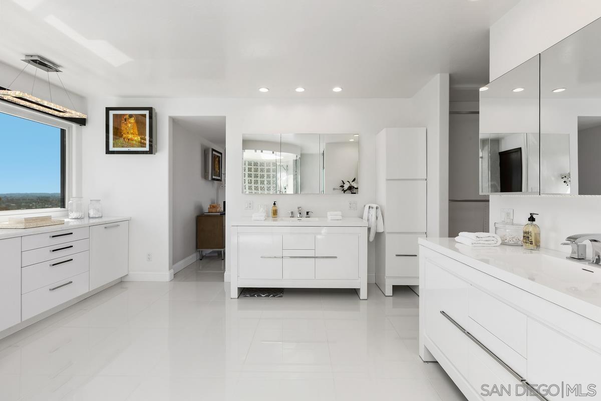 Detail Gallery Image 22 of 38 For 7215  El Fuerte St, Carlsbad,  CA 92009 - 4 Beds | 3/1 Baths