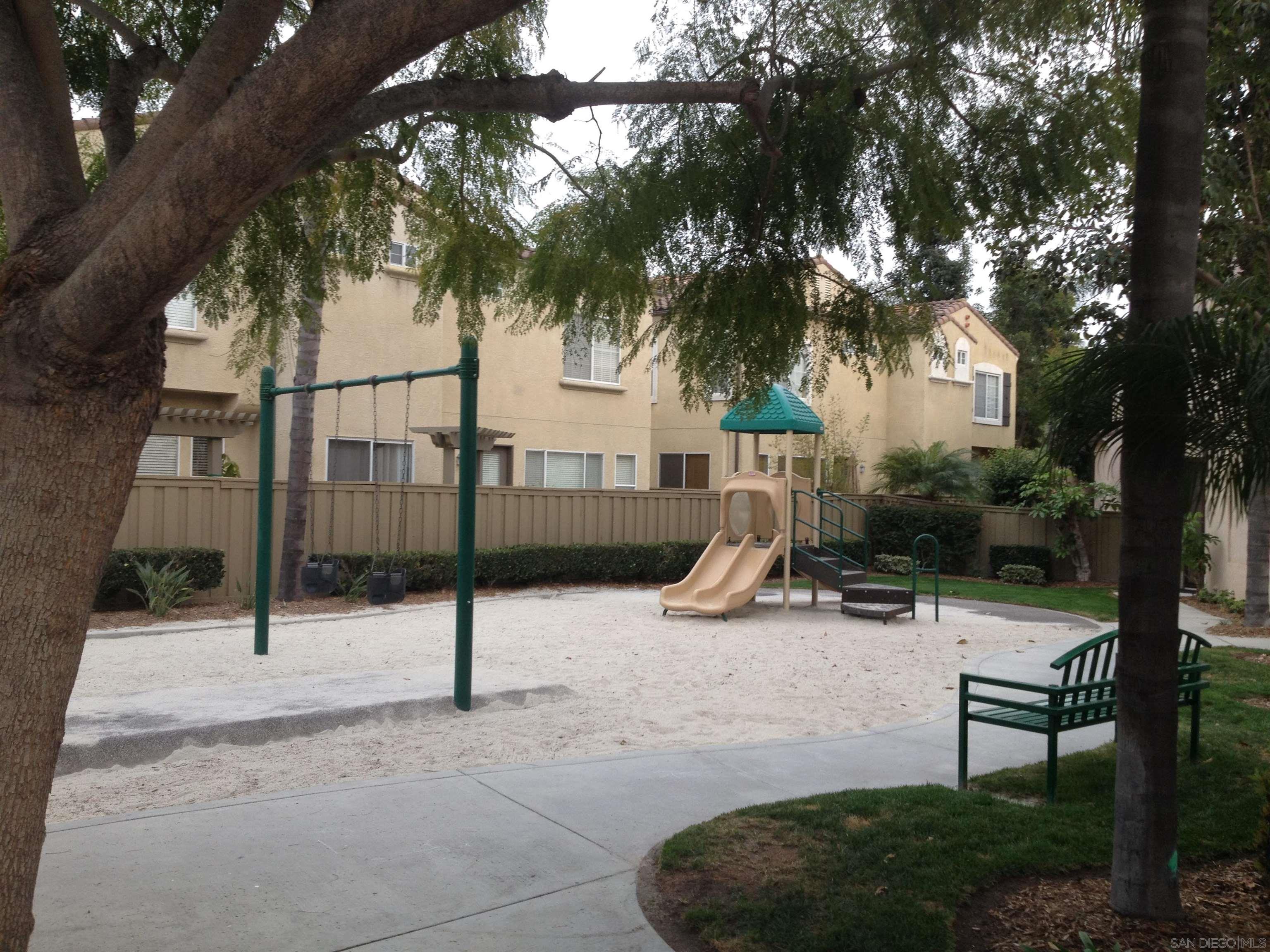 Detail Gallery Image 2 of 25 For 11412  Miro Circle, San Diego,  CA 92131 - 3 Beds | 2/1 Baths