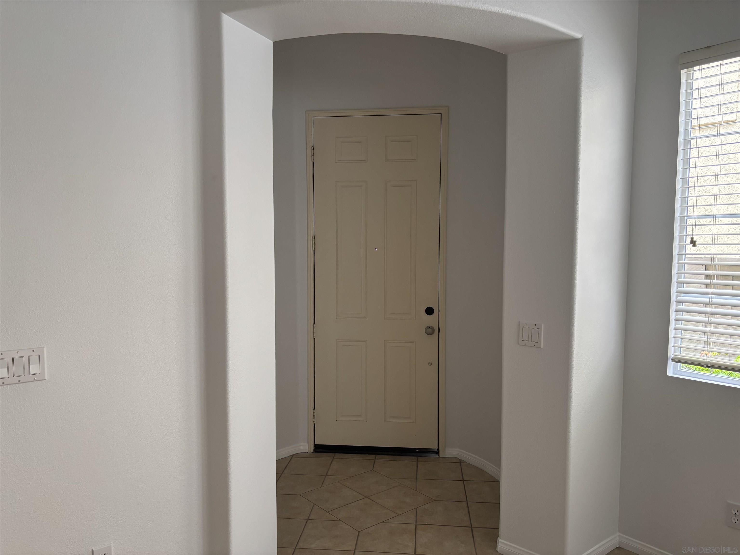 Detail Gallery Image 3 of 25 For 11412  Miro Circle, San Diego,  CA 92131 - 3 Beds | 2/1 Baths