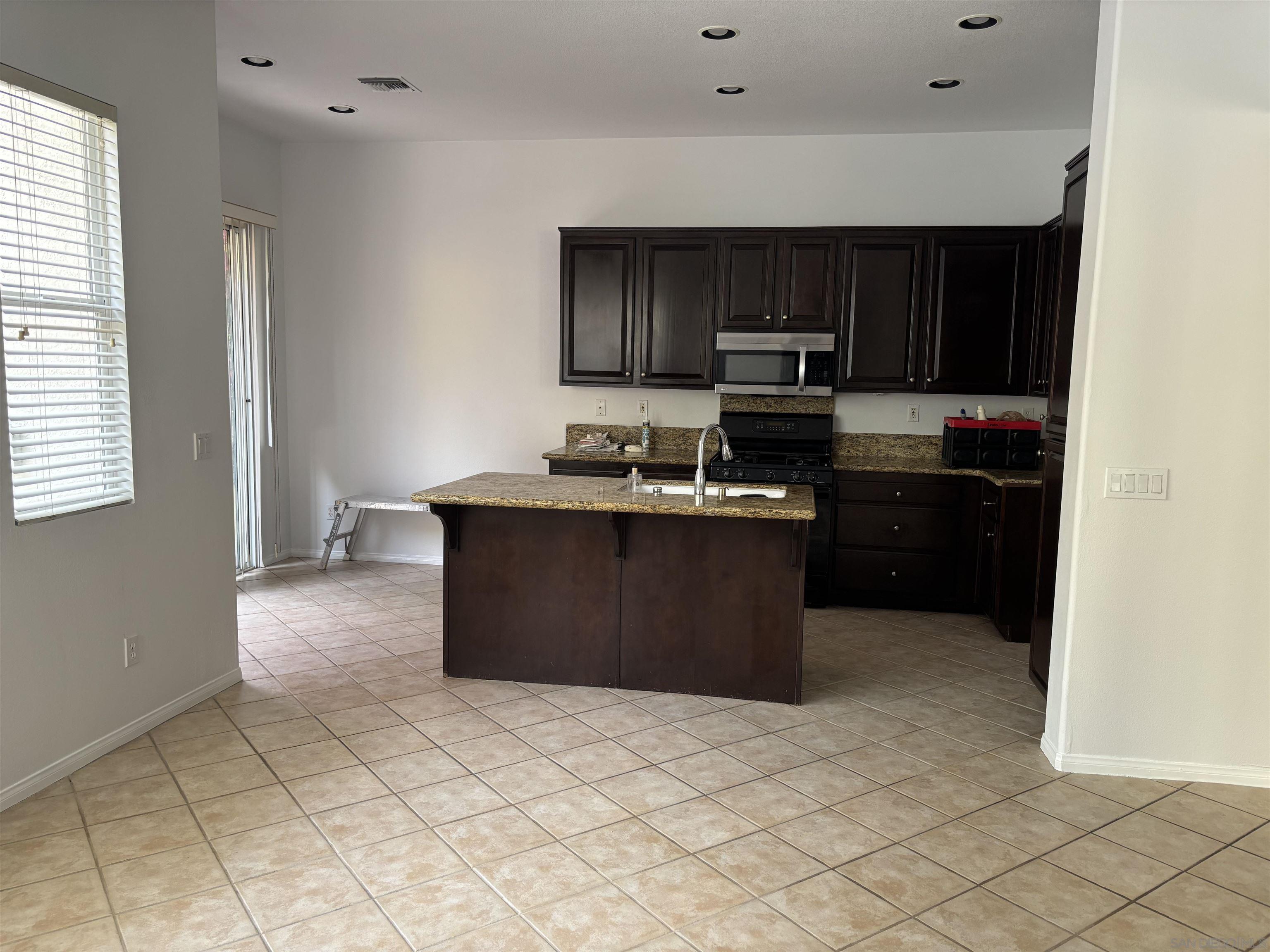 Detail Gallery Image 4 of 25 For 11412  Miro Circle, San Diego,  CA 92131 - 3 Beds | 2/1 Baths