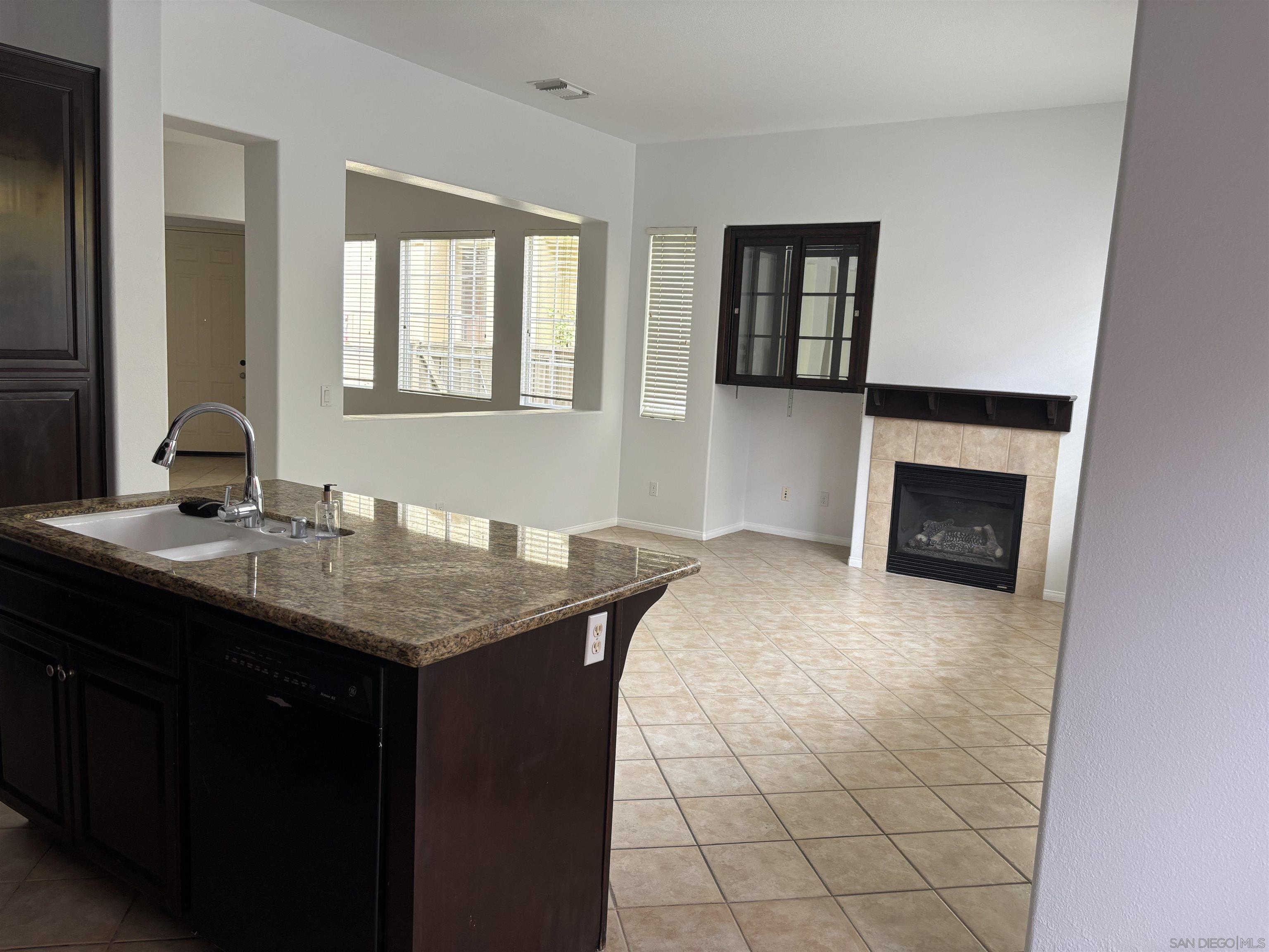 Detail Gallery Image 5 of 25 For 11412  Miro Circle, San Diego,  CA 92131 - 3 Beds | 2/1 Baths