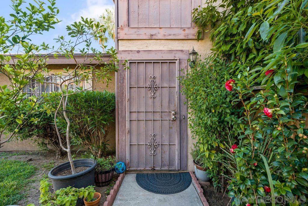 Detail Gallery Image 4 of 24 For 1302 W San Ysidro  #UNIT C,  San Ysidro,  CA 92173 - 2 Beds | 1/1 Baths